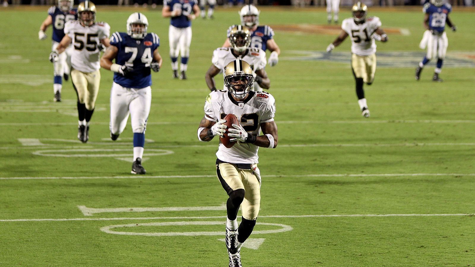 <strong>Super Bowl XLIV</strong><br>
                New Orleans Saints&nbsp;-&nbsp;Indianapolis Colts&nbsp;31:17 (7. Februar 2010)<br>Stadion:&nbsp;Dolphin Stadium (Miami Gardens)
