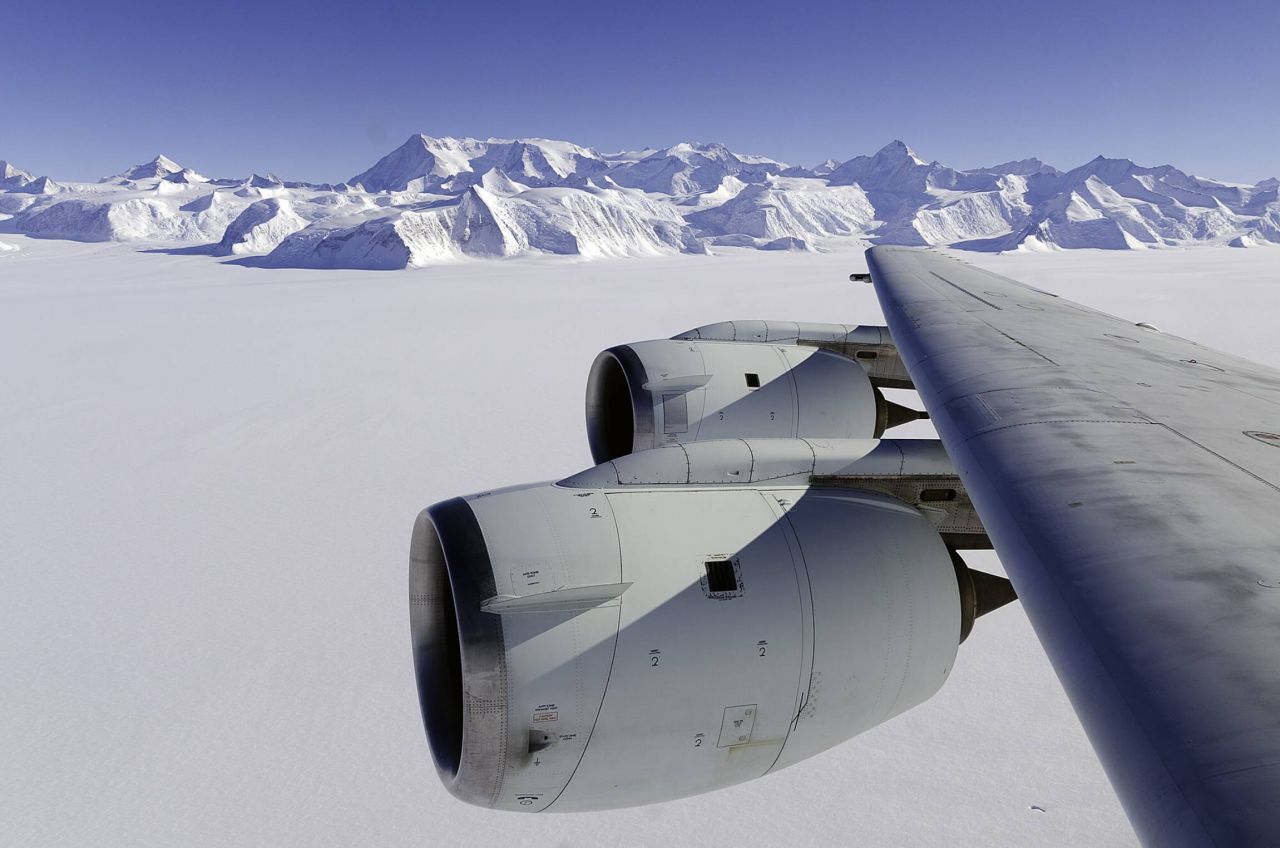Der Mount Vinson ist mit 5.140 Meter Höhe der höchste Berg von Antarktika.