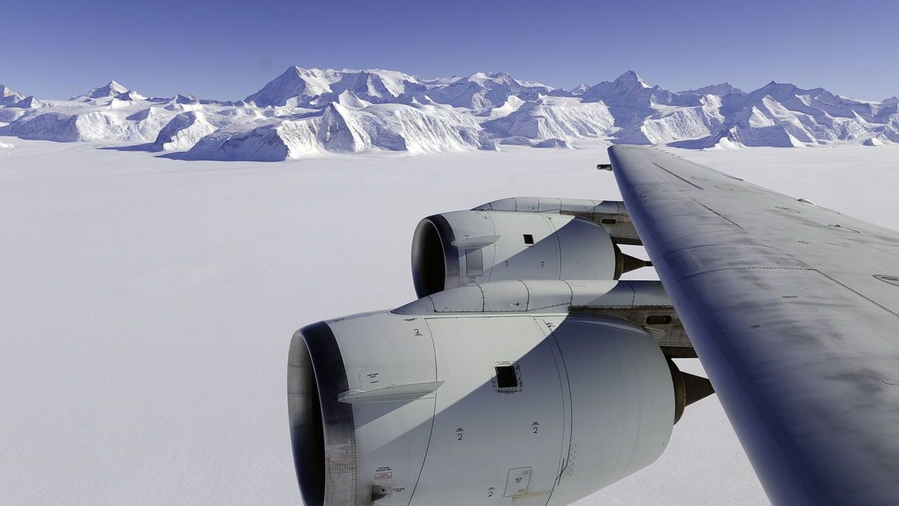 Der Mount Vinson ist mit 5.140 Meter Höhe der höchste Berg von Antarktika.