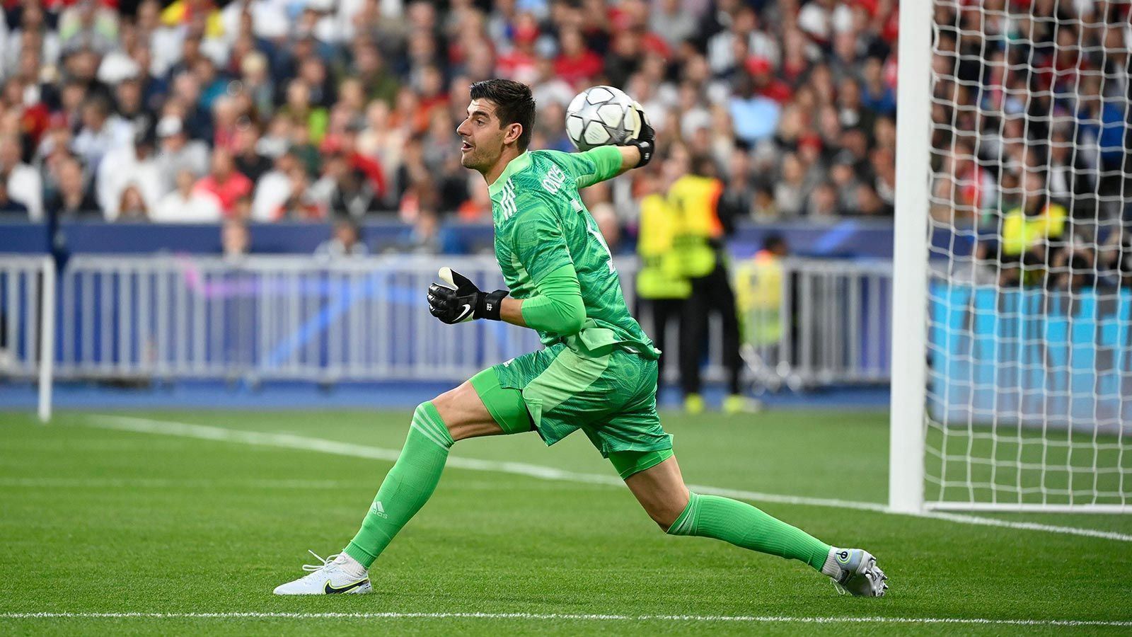 
                <strong>Torhüter: Thibaut Courtois</strong><br>
                Verein: Real MadridNationalität: Belgien
              