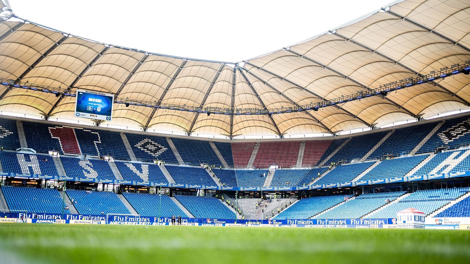 
                <strong>Platz 21: Volksparkstadion (Hamburger SV)</strong><br>
                4,4 Sterne (9486 Bewertungen)
              