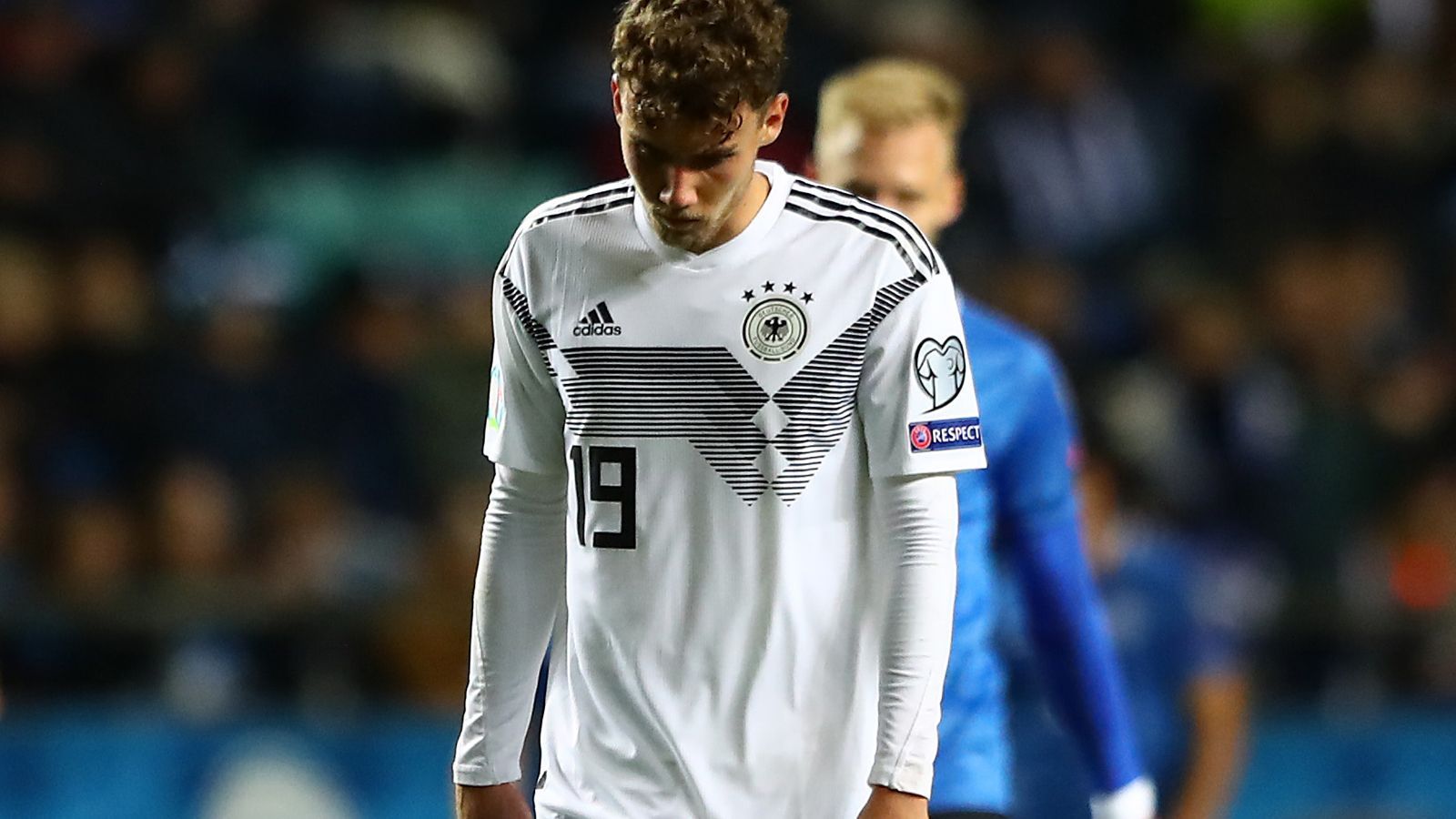 
                <strong>Luca Waldschmidt</strong><br>
                Rutscht für den verletzten Gnabry in die Startelf, kann ihn aber nicht wirklich ersetzen. In der ersten Hälfte mit sehr wenig Bindung zum Spiel und noch weniger Ballkontakten. Hat seine beste Szene in der 25. Minute, als er nach Vorlage durch Reus aus der Distanz abzieht, Keeper Lepmets aber klären kann. In der zweiten Hälfte mit einigen guten Laufwegen. Etwas Zählbares kommt dabei nicht herum. Macht in der 66. Minute Platz für Werner. ran-Note: 3
              