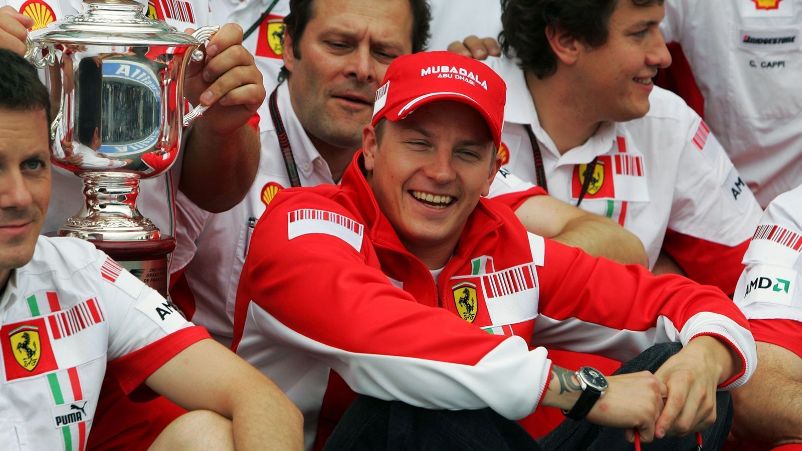 
                <strong>Platz 7: Kimi Räikkönen (2007-09 und 2014-18)</strong><br>
                10 gewonnene Rennen - Weltmeister 2007 - WM-Dritter 2008 und 2018
              