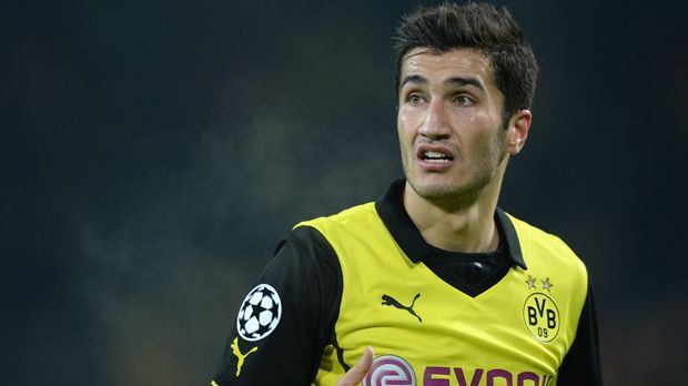 
                <strong>Nuri Sahin</strong><br>
                Nuri Sahin - 2011: Das Dortmunder Talent spielte schon mit 16 Jahren und 335 Tagen für die erste Mannschaft des BVB. Nach sehr starken Leistungen folgte 2011 der Wechsel zu Real Madrid. Dort angekommen verletzte sich der Mittelfeldspieler schwer und setzte sich nie durch. Über den Umweg Liverpool kehrte Sahin nach Dortmund zurück.
              