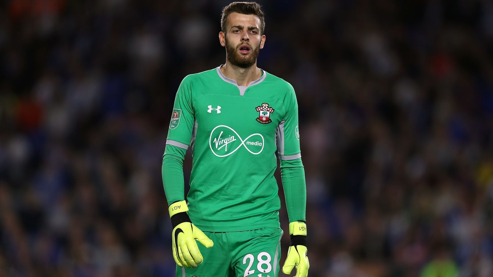 
                <strong>Angus Gunn (verkauft an Southampton)</strong><br>
                Für Torhüter ist es unter Trainer Pep Guardiola nicht ganz so einfach, wie es scheint. Der katalanische Coach von ManCity jagte nach seiner Ankunft gleich mal den langjährigen Stammkeeper Joe Hart vom Hof, holte Claudio Bravo aus Barcelona und ein Jahr später Ederson aus Lissabon. Da blieb natürlich für Eigengewächs Angus Gunn kein Platz im Team. In der Vorsaison war der 22-jährige Engländer daher an seinen Ex-Jugendklub Norwich verliehen und nach der Rückkehr wurde der 1,96-Meter-Hüne ohne einen einzigen Profi-Einsatz von den Citizens veräußert. 15 Millionen Euro soll der FC Southampton für den Schlussmann auf den Tisch gelegt haben. Anfang Januar gab Gunn auswärts bei Chelsea (0:0) sein Debüt in der Premier League.
              