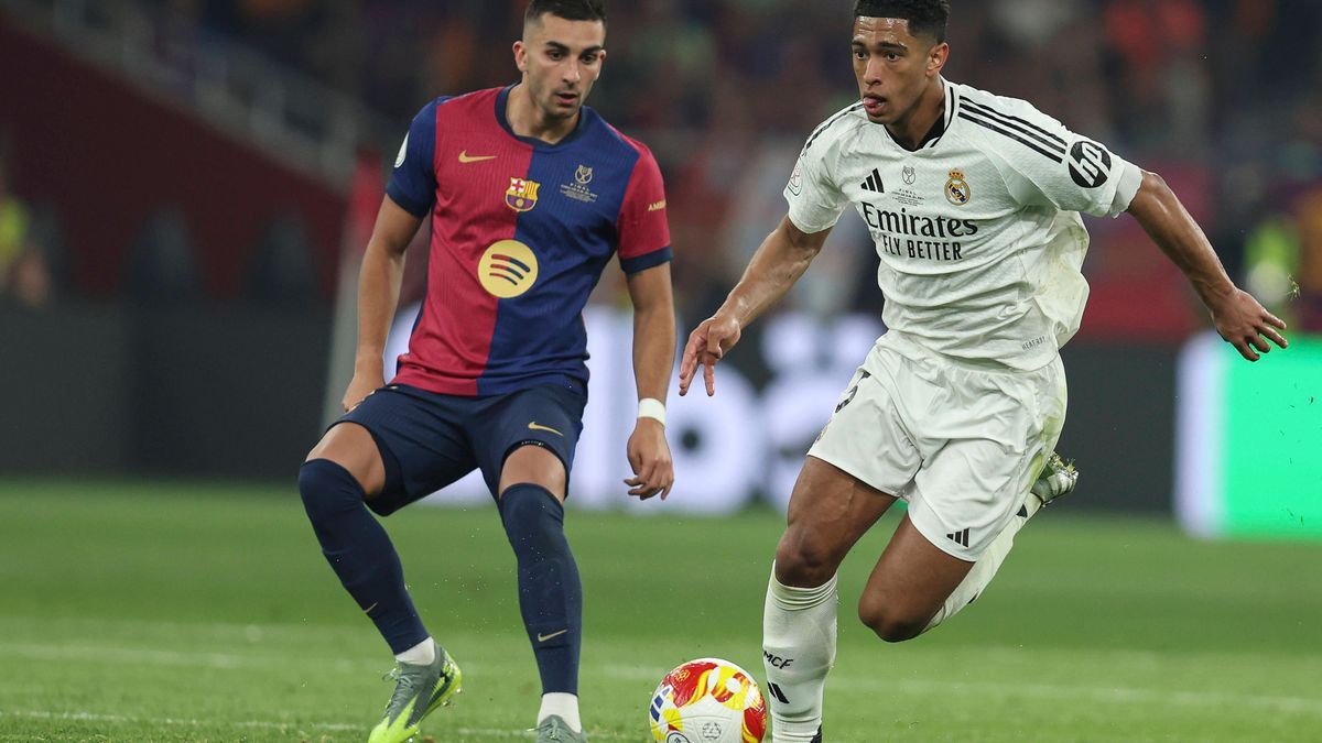 FC Barcelona, Barca Real Madrid CF. Copa del Rey. Final. Jude Bellingham of Real Madrid and Ferran Torres of FC Barcelona during the Copa del Rey match, Final, between FC Barcelona and Real Madrid ...
