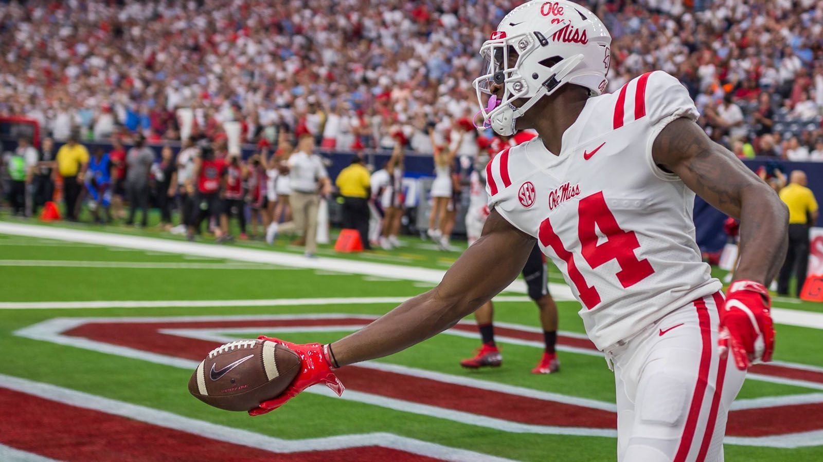 
                <strong>DK Metcalf (Seattle Seahawks)</strong><br>
                College: Ole Miss RebelsPosition: Wide ReceiverCollege-Stats: 1228 YDS - 14 TD - 67 RECIn der NFL seit: 2019
              