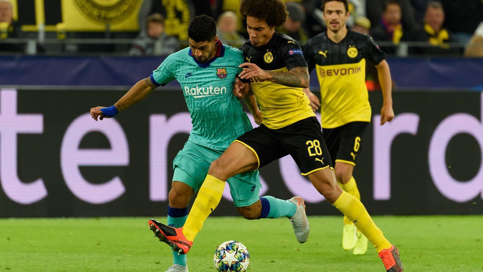 
                <strong>BVB startet mit Remis gegen Barca in die Champions League</strong><br>
                Da war mehr drin: Borussia Dortmund ist mit einem 0:0 gegen den FC Barcelona in die Gruppenphase der Champions League gestartet. Wir haben beide Teams benotet.
              