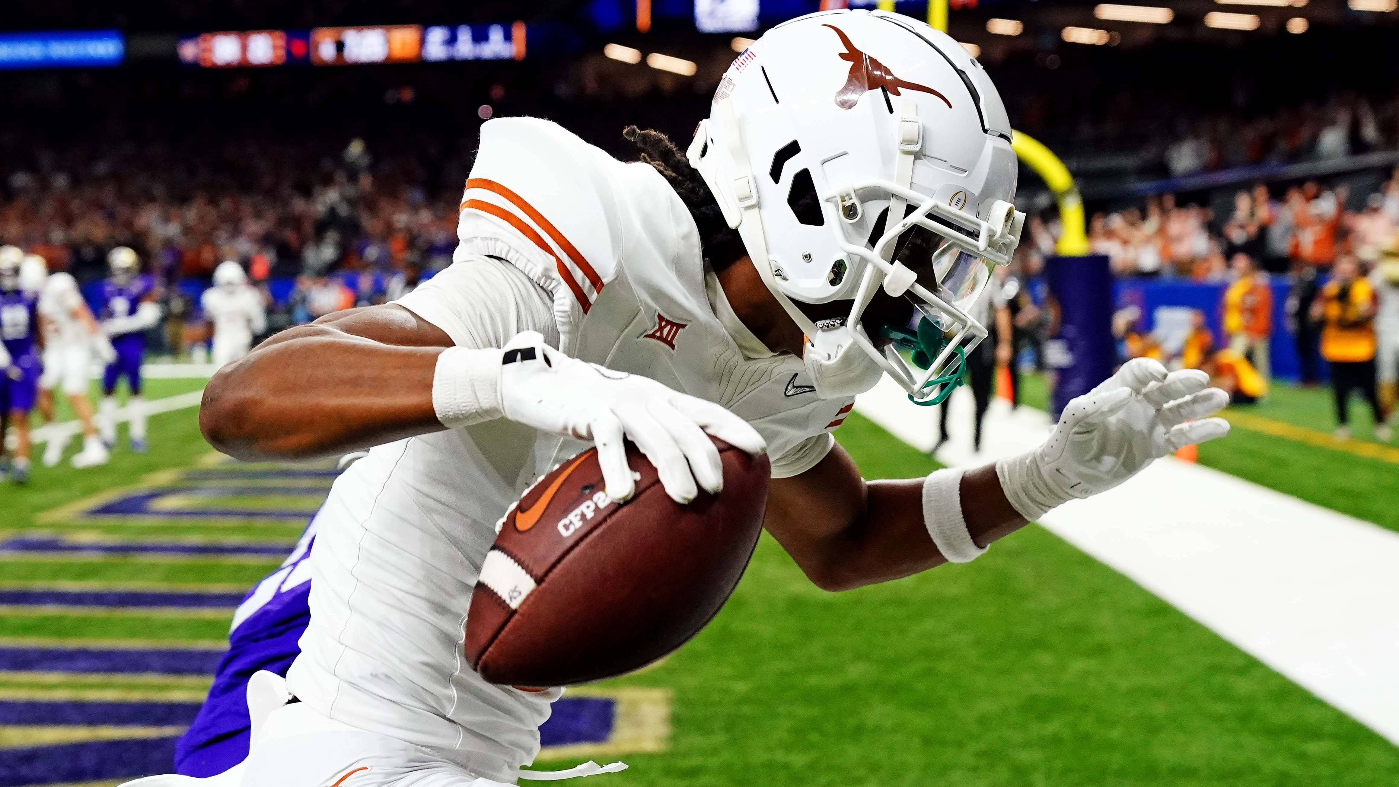 <strong>28. Pick: Buffalo Bills – WR Adonai Mitchell (Texas)</strong><br>Gabriel Davis ist weg, Stefon Diggs ist weg und Khalil Shakir ist noch keine Nummer zwei, auch wenn er Ansätze gezeigt hat. Mit Adonai Mitchell bekommen die Buffalo Bills den besten Receiver der Texas Longhorns. Mit seinem Antritt und seiner Geschwindigkeit passt er zu Josh Allens tiefen Bällen.