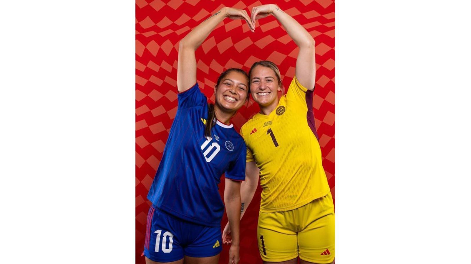 
                <strong>Philippinen: Heimtrikot</strong><br>
                Das Heimtrikot der Feldspielerinnen der Philippinas ist in Blau gehalten, während Torhüterin Olivia McDaniel in Gelb auflaufen wird.
              