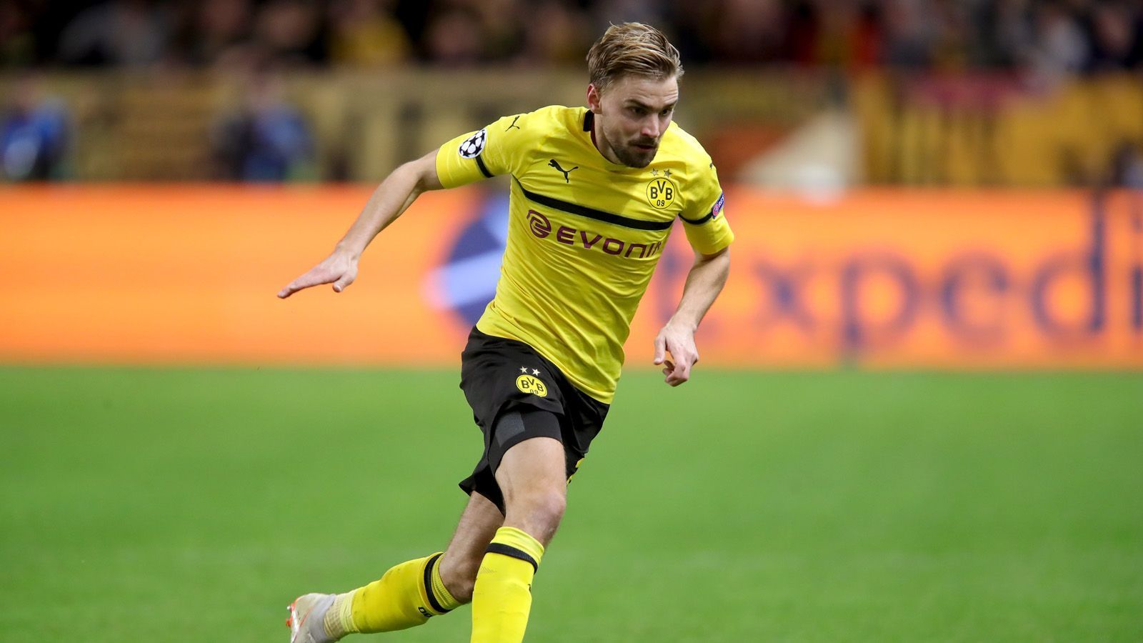 
                <strong>Marcel Schmelzer </strong><br>
                Kam in der 77. Minute. Ohne Note.
              
