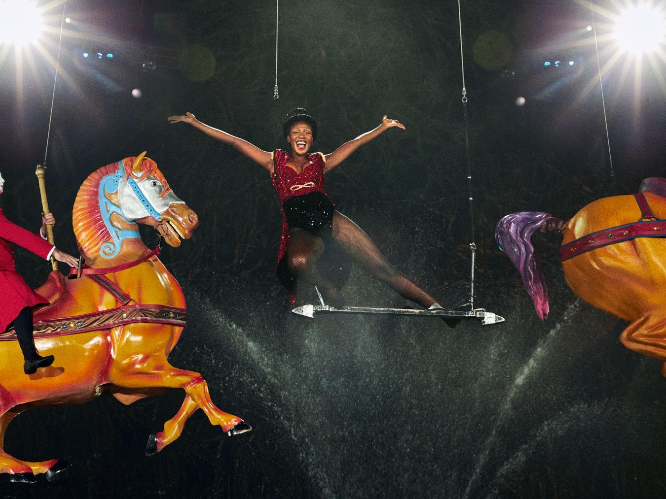 "Ich liebe Action, ich liebe Nervenkitzel. Ich hab richtig Lust darauf." Voller Begeisterung schwingt sich Somajia auf das Trapez und überzeugt Heidi Klum und Starfotograf Max Montgomery am Set. Das ist ihr schönstes Foto des "Cirque du Soleil"-Fotoshootings.