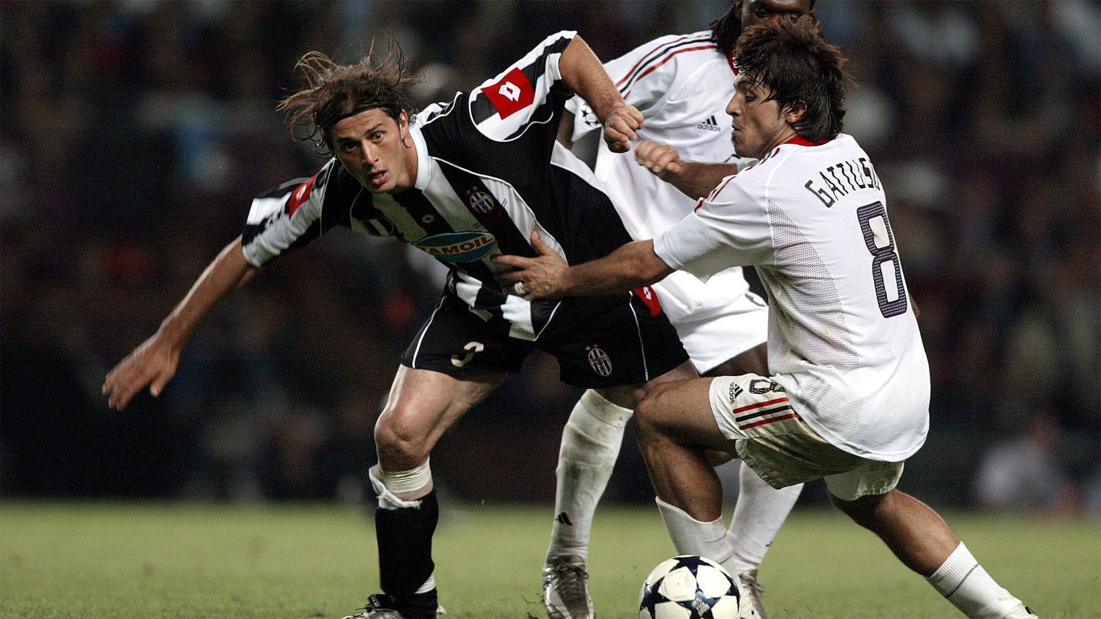 
                <strong>2002/03 - Juventus Turin - AC Mailand</strong><br>
                &#x2022; <strong>Ergebnis:</strong> 2:3 n.E. (0:0, 0:0) - <br>&#x2022; <strong>Tore:</strong> 2:3 Andriy Shevchenko (entscheidender Elfmeter)<br>
              