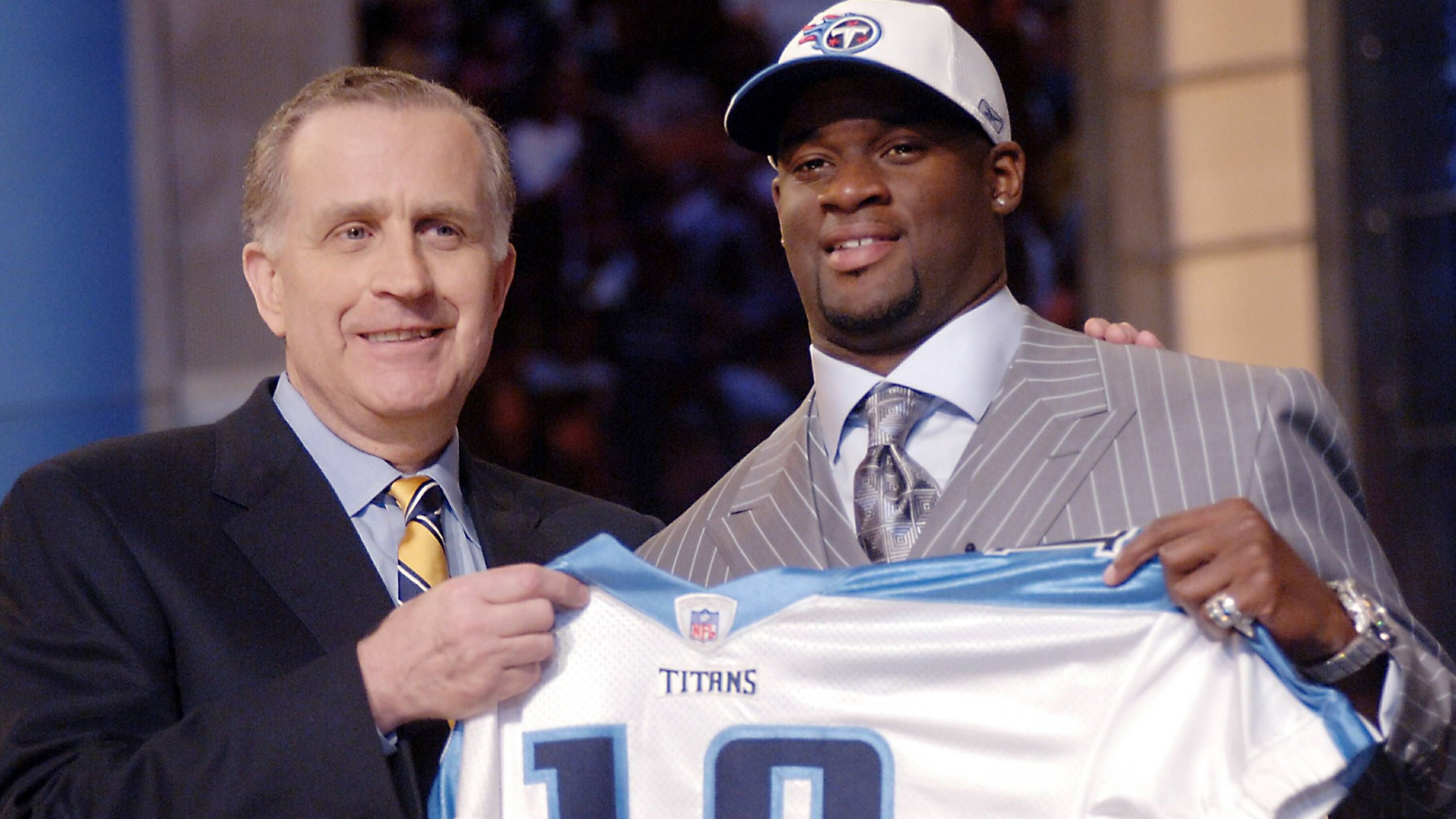 <strong>Draft 2006: 3 Quarterbacks<br></strong>3. Pick: Vince Young (Foto, Tennessee Titans)<br>10. Pick: Matt Leinart (Arizona Cardinals)<br>11. Pick: Jay Cutler (Denver Broncos)