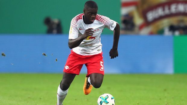 
                <strong>Dayot Upamecano</strong><br>
                Verein: RB LeipzigPosition: InnenverteidigerAlter: 19 JahreNationalität: Frankreich/Guinea-Bissau
              