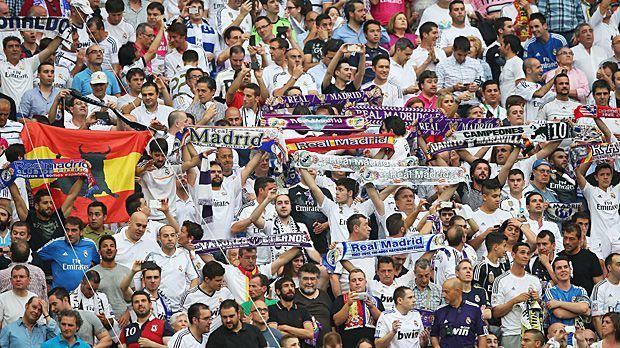 
                <strong>Platz 2: Real Madrid (Primera Division)</strong><br>
                Platz 2: Real Madrid (Primera Division) mit 129,8 Millionen Euro bei einem Zuschauerschnitt von 72.969 Fans. Mit einem durchschnittlichen Preis von 93,62 Euro waren die Eintrittskarten für das Estadio Santiago Bernabeu verhältnismäßig teuer.
              