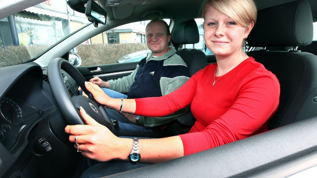Beim begleiteten Fahren dürfen Jugendliche in Deutschland bisher mit 17 Jahren hinters Steuer.