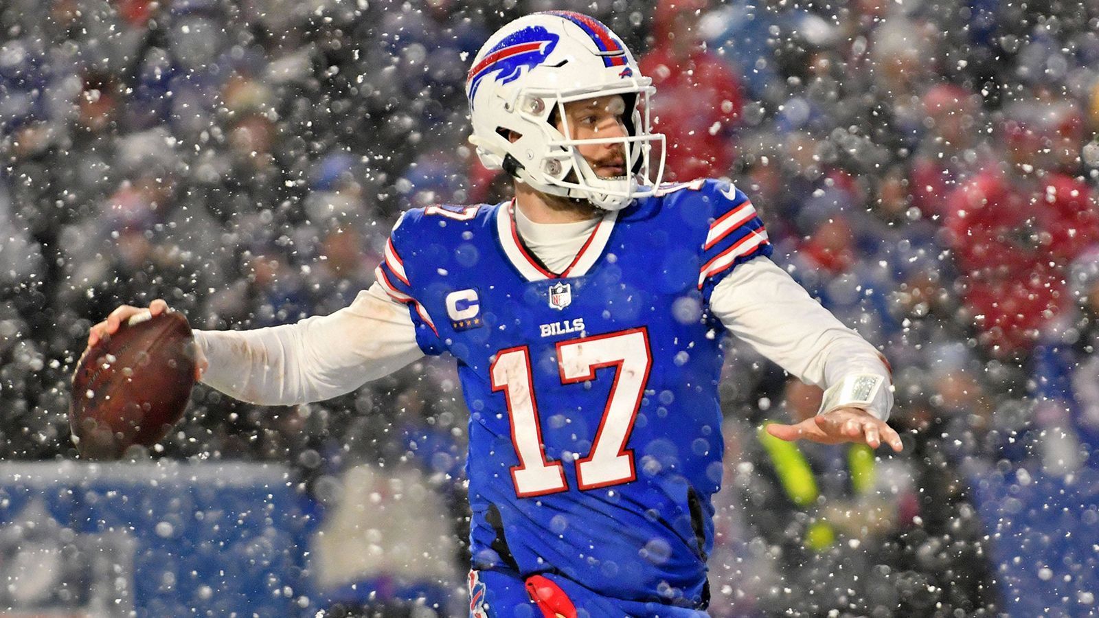 
                <strong>Buffalo Bills </strong><br>
                &#x2022; <strong>Name:</strong> Josh Allen<br>&#x2022; <strong>Position:</strong> Quarterback<br>&#x2022; <strong>Stats 2022:</strong> 4.283 Passing Yards, 35 Touchdowns, 14 Interceptions, sieben Rushing Touchdowns<br>
              