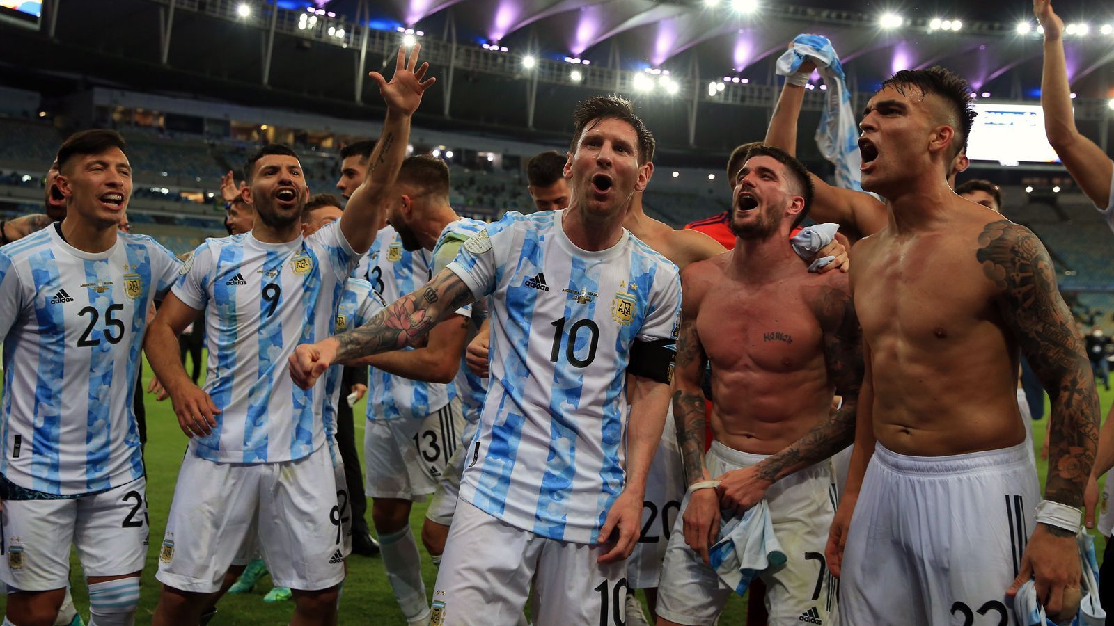 
                <strong>Die Netzreaktionen zu Argentinies Copa-Triumph</strong><br>
                Lionel Messi hat bei der Copa America endlich seinen ersten Titel mit der argentinischen Nationalmannschaft geholt. Die Fans in den sozialen Medien verneigen sich vor dem 34 Jahre alten Superstar. ran.de zeigt die besten Netzreaktionen.
              