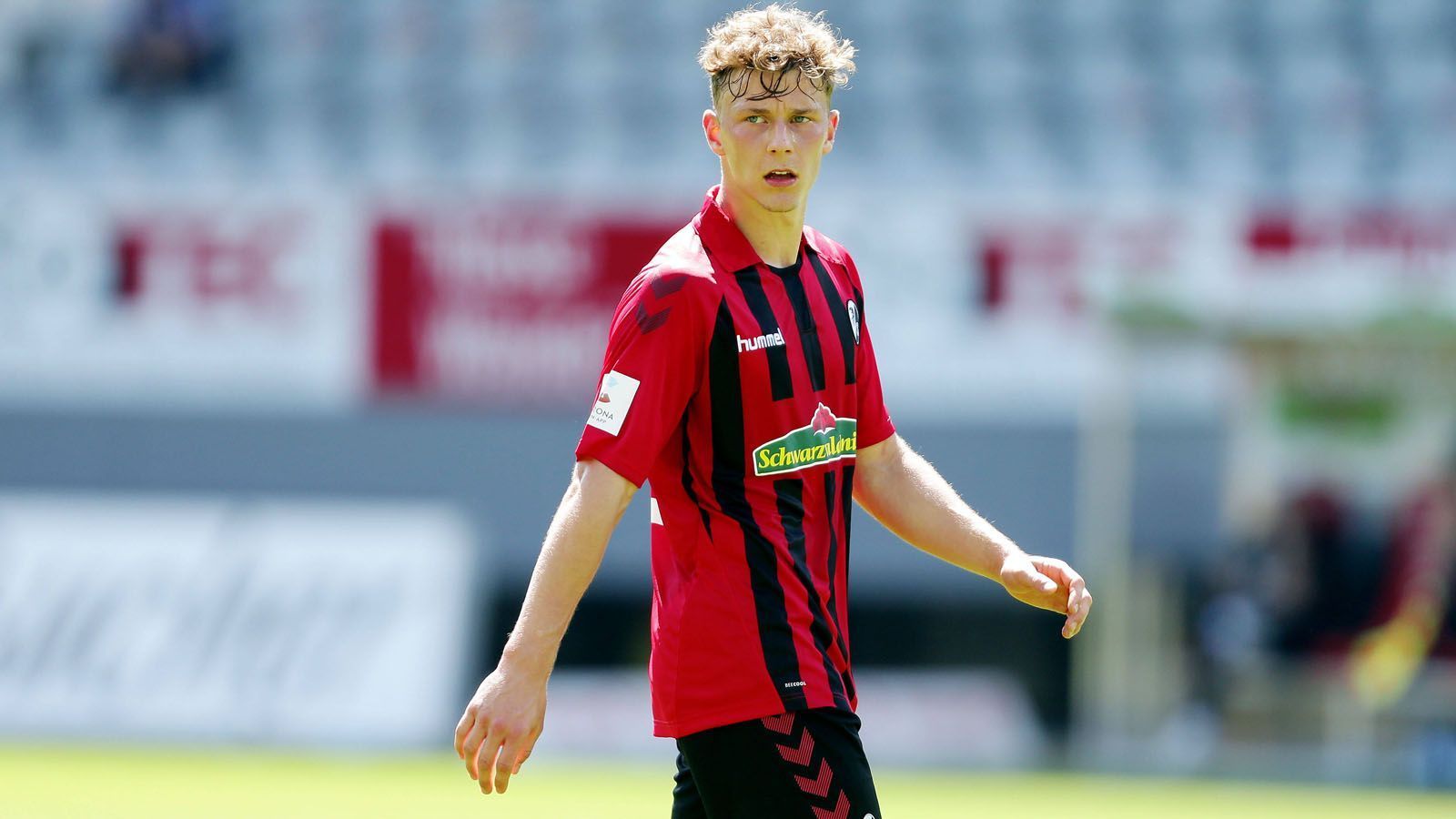 
                <strong>Mittelfeld: Yannik Keitel</strong><br>
                 - Position: Defensives Mittelfeld - - Verein: SC Freiburg - - Alter: 20 Jahre - - U21-Länderspiele: 2 - - 3 Bundesligaspiele für Freiburg
              