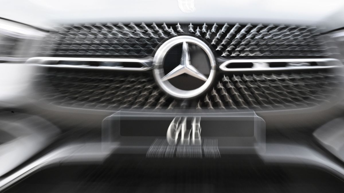 Mercedes ruft weltweit 341 000 Fahrzeuge wegen Brandgefahr zurück.