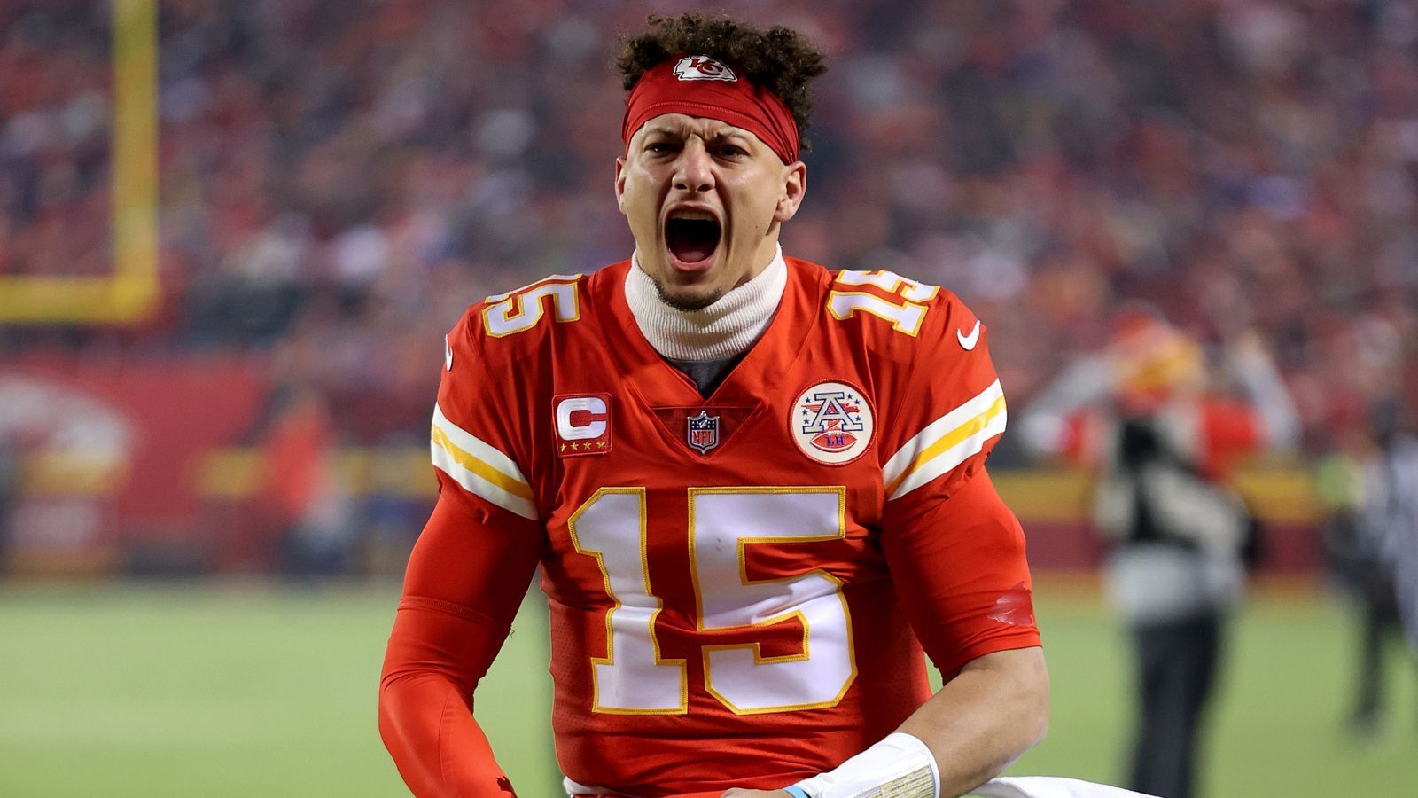 
                <strong>Patrick Mahomes (Quarterback, Kansas City Chiefs)</strong><br>
                Zu ahnen, dass mit Patrick Mahomes eines der größten Talente der NFL-Geschichte in die Liga kommt, war wirklich kaum möglich. Der Star-Quarterback wurde immerhin gut eingeschätzt, die Arm-Stärke und die Scrambling-Fähigkeiten viel gelobt. Auch, dass er innerhalb der ersten beiden Jahre Starter werden würde, trat ein. Nach dem ersten Jahr hinter Alex Smith übernahm der zehnte Pick des Drafts 2017 die Führung der Chiefs-Offense und wurde gleich zum MVP. Als Schwächen wurden ihm eine gewisse Ungeduld, die Gier auf große Plays und das Verhalten in der Pocket ausgelegt. Ein Scout sagte, er würde seinen zukünftigen Coach "in den ersten Jahren in den Wahnsinn treiben". Andy Reid dürfte das heute nicht so sehen. 
              