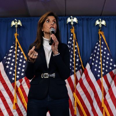 In den US-Präsidentschaftsvorwahlen der Republikaner hat Haley ihren ersten Sieg im Duell gegen Ex-Präsident Trump eingefahren. 