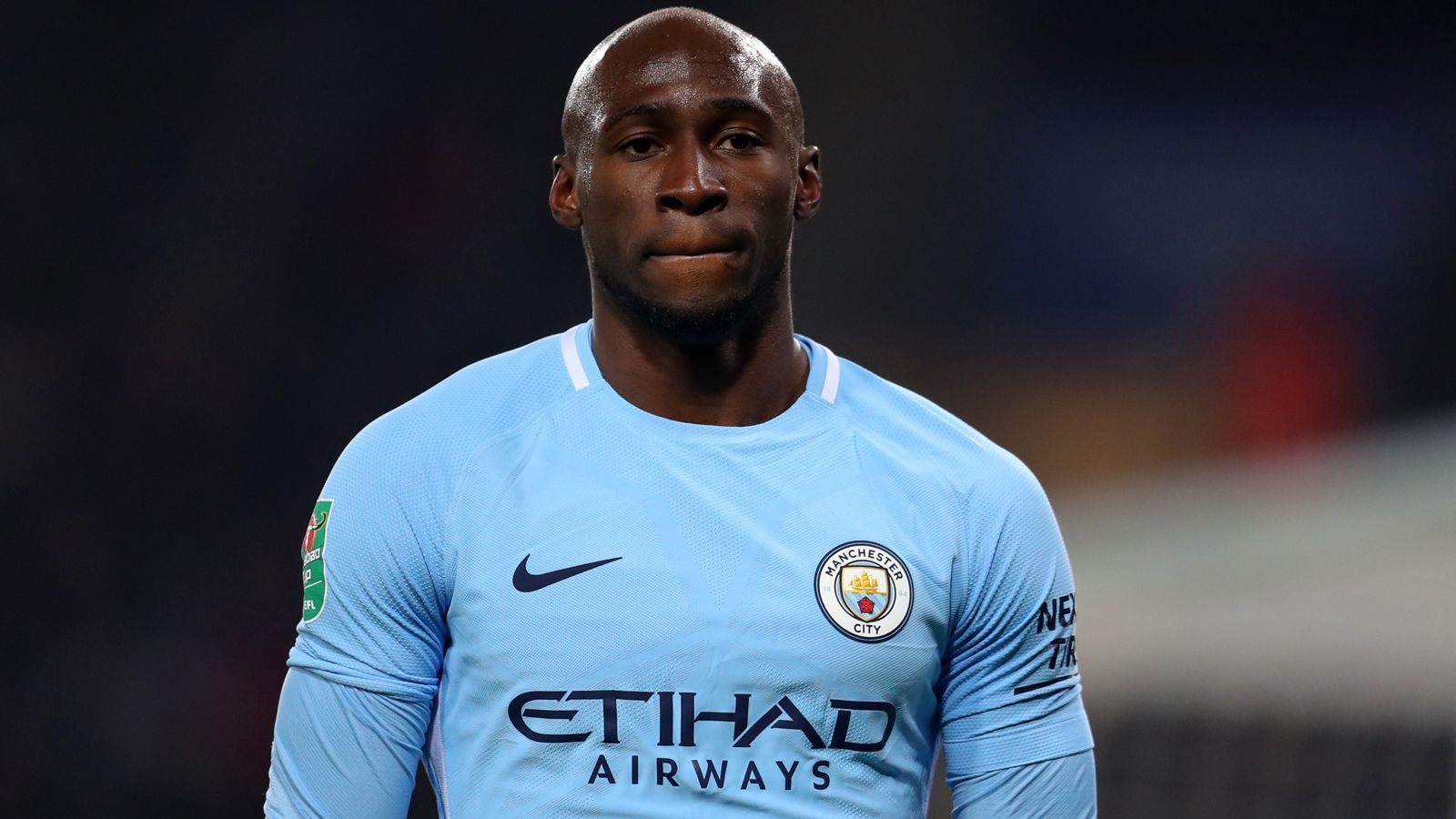 
                <strong>Eliaquim Mangala (Manchester City)</strong><br>
                Was für Otamendis bescheidene Perspektive zutrifft, trifft umso mehr auf jene von Eliaquim Mangala zu. Der Innenverteidiger spielte zwischen 2011 und 2014 für den FC Porto, ehe der französische Innenverteidiger den Schritt zu ManCity wagte (Ablöse angeblich 30,5 Millionen Euro). Seit Pep Guardiola bei den Citizens das Sagen hat, ist Mangala jedoch höchstens noch Ergänzungsspieler. Zuletzt war er auch zweimal in Folge verliehen, zunächst nach Valencia und im Frühjahr 2018 an Citys Ligarivalen Everton. Im Sommer 2019 dürften sich dann wohl die Wege des 27-Jährigen und des amtierenden englischen Meisters trennen, dann läuft nämlich Mangalas Vertrag aus. In der laufenden Spielzeit kam der aktuell am Knie verletzte Verteidiger nur in der zweiten City-Mannschaft zum Einsatz.
              