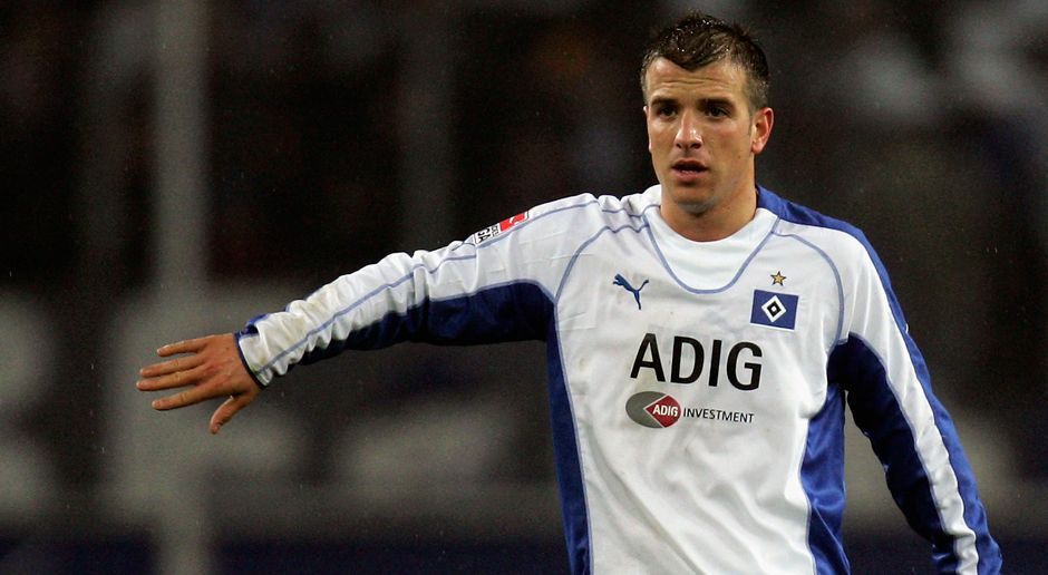 
                <strong>2005 - Rafael van der Vaart zum Hamburger SV (5,1 Mio.)</strong><br>
                In seiner ersten Zeit in Hamburg war Van der Vaart absoluter Leistungsträger. 5,1 Millionen Euro überwies der HSV 2005 für den damals 22-Jährigen an Ajax Amsterdam. Ein Jahr später war der Niederländer bereits Kapitän. In insgesamt 199 Spielen war Van der Vaart an 121 Toren direkt beteiligt (66 Tore, 55 Vorlagen). Bei seinem Abgang zu Real Madrid kassierten die Hanseaten 2008 15 Millionen Euro.
              