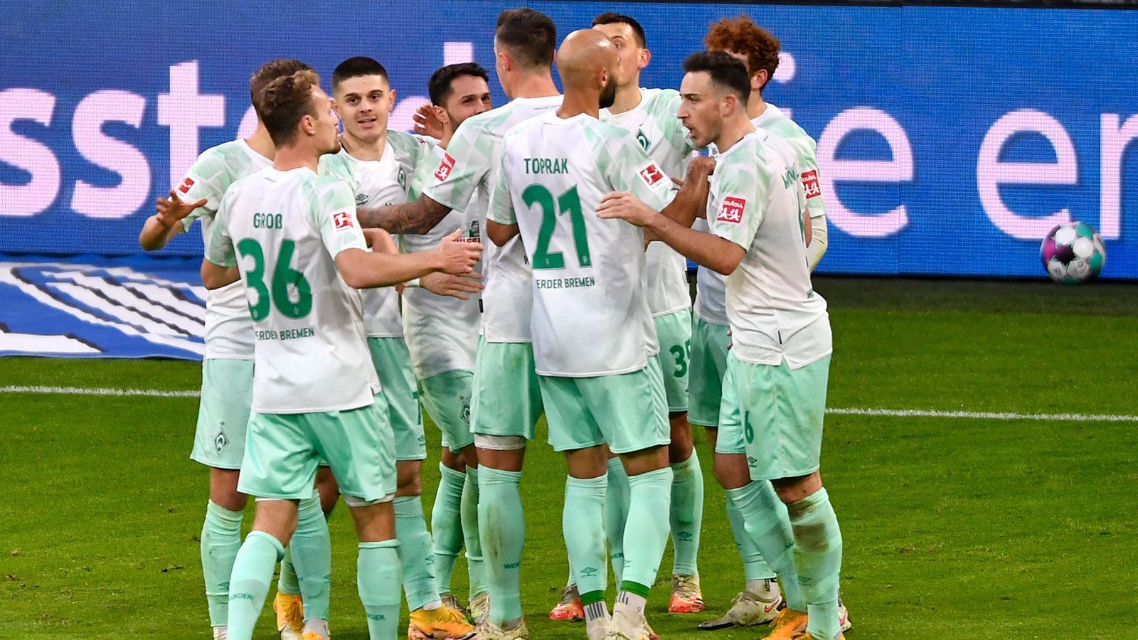 
                <strong>Platz 12: SV Werder Bremen</strong><br>
                Medienerlöse 2020/21: 55,92 Millionen Euro -Davon 52,9 Mio. national und 3,02 Mio. international.
              