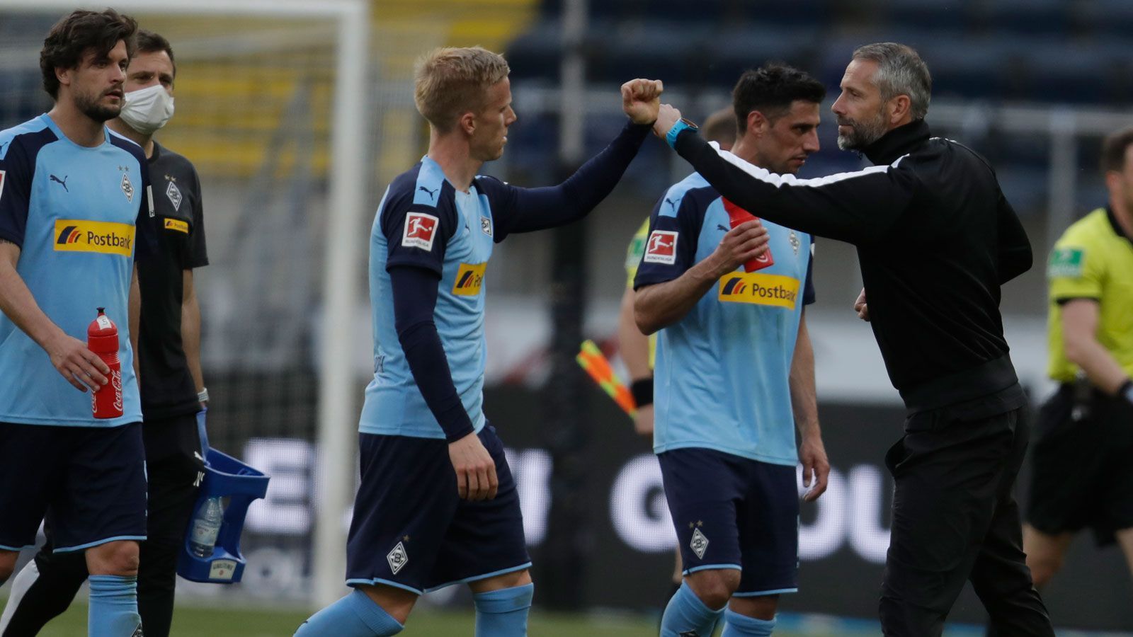 
                <strong>Borussia Mönchengladbach (4. Platz, 53 Punkte)</strong><br>
                "Uns fehlt die Leichtigkeit", sagte Rose nach dem Spiel in Bremen. Vor allem fehlten die Ideen und Durchschlagskraft in der Offensive. "Wenn wir oben dran bleiben wollen, werden wir in den nächsten Spielen besser spielen müssen als gegen Leverkusen und Bremen. Nicht grundsätzlich, sondern im Detail. Es sind viele Nuancen", erklärte der Trainer der Borussia im "Express". Union Berlin (A), SC Freiburg (H) und FC Bayern (A) heißen die nächsten Gegner. Ohne eine Leistungssteigerung könnte die Borussia in diesen Spielen weiter an Boden verlieren im Kampf um die Champions League.
              