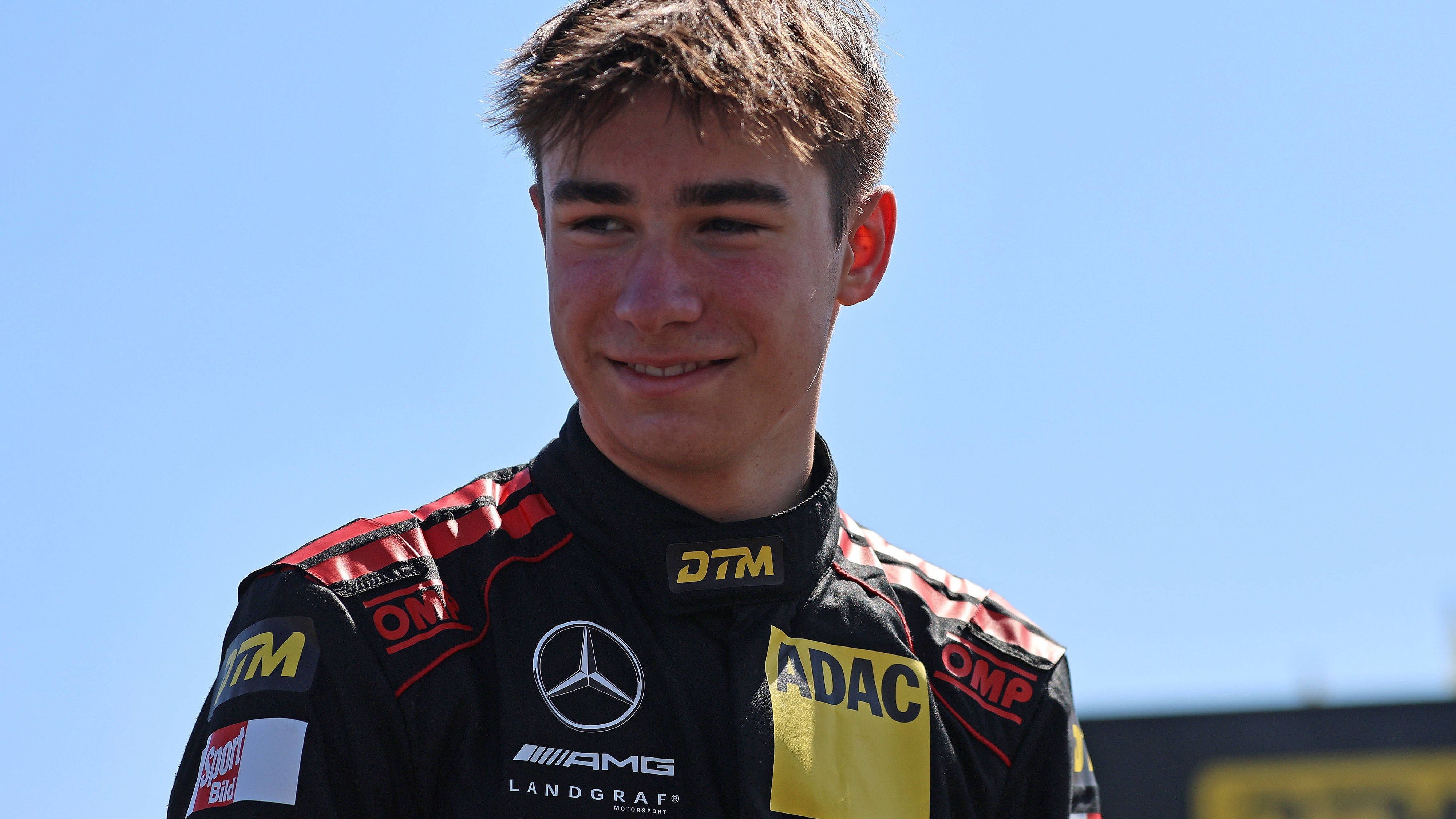 <strong>Platz 20: Tom Kalender (Team Landgraf - Mercedes-AMG)</strong><br>Der 17-Jährige zeigt vor allem am Samstag im Ansatz sein Potenzial. Als Rookie fuhr er lange um mögliche Punkte mit, ging auf Platz 17 aber leer aus. Am Sonntag wurde es bitter. Nach mehreren Vorfällen musste Kalender drei Penalty-Laps absolvieren. Das resultierte in Platz 20. Wie auch in unserem Ranking.