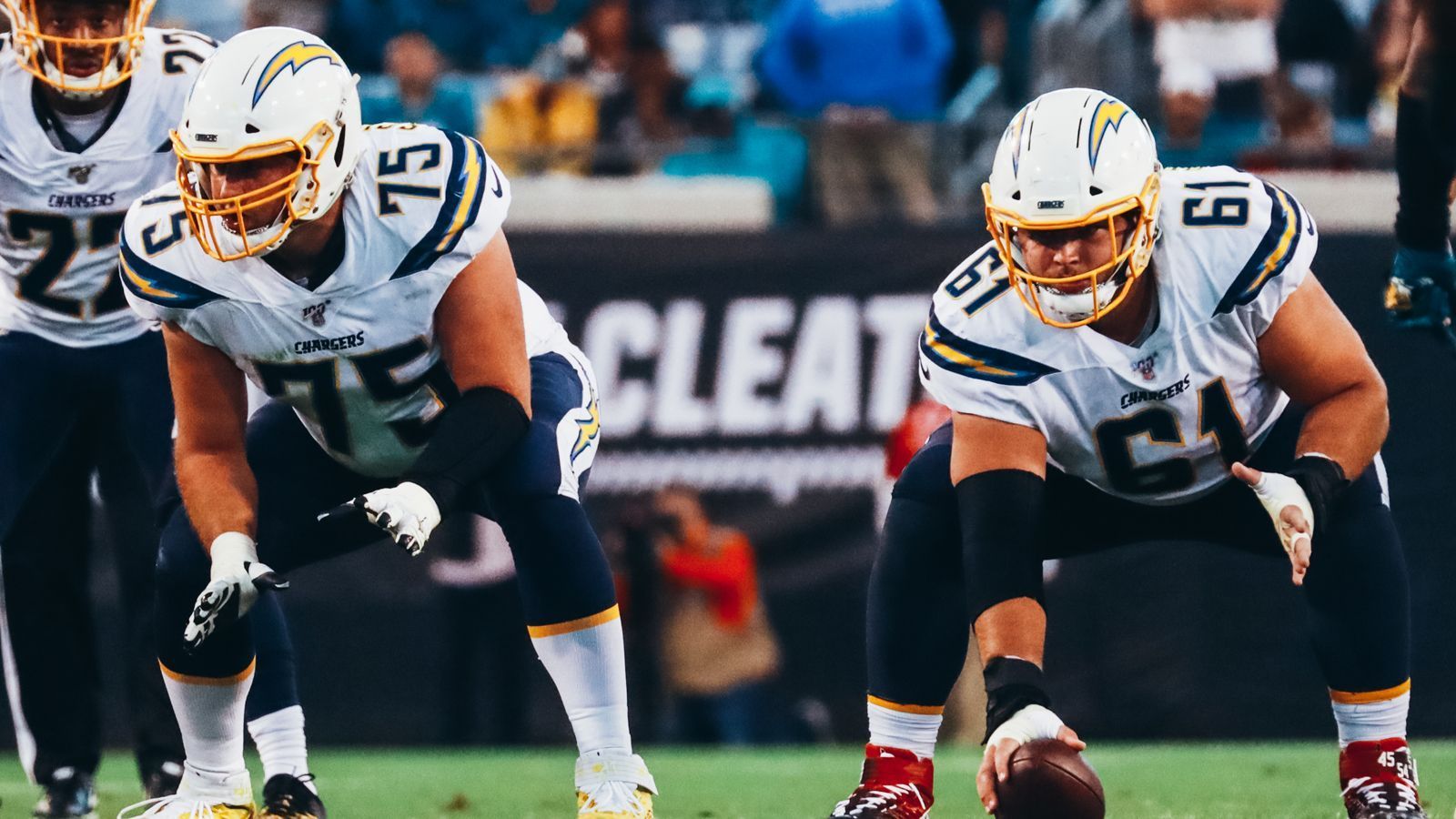 
                <strong>Gewinner: Los Angeles Chargers</strong><br>
                In der aktuellen Spielzeit ähnelte die Offensive Line der Los Angeles Chargers oft einem Schweizer Käse - es waren zu viele Lücken vorhanden. Doch gegen die Jacksonville Jaguars überzeugte die O-Line. Quarterback Philip Rivers musste nur einen Sack einstecken, im Laufspiel verbuchte die Offensive überragende 195 Yards.
              