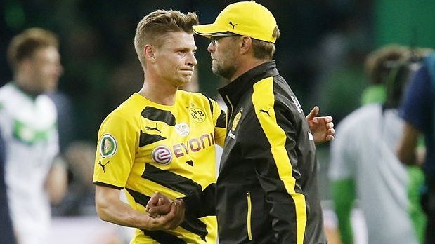 <strong>Lukasz Piszczek (Rechtsverteidiger)</strong><br>
                Klopp war unter anderem an der Umschulung von Lukasz Piszczek beteiligt. Bei der Hertha spielte der Pole als eher glückloser Stürmer, ehe ihn Lucien Favre schon als Außenverteidiger einsetzte. In Dortmund vollendete Klopp die taktische Umschulung zum Rechtsverteidiger.
