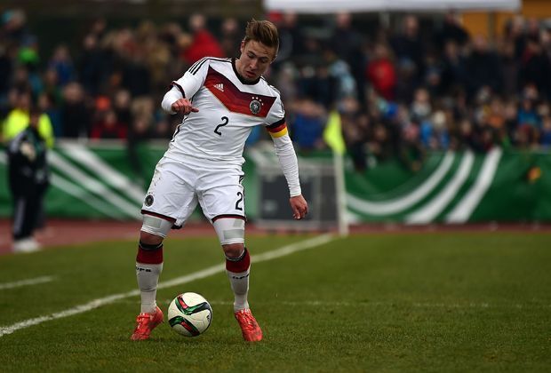 
                <strong>Im Fokus: Felix Passlack</strong><br>
                Felix Passlack gilt mit seinen 16 Jahren als großes Talent im deutschen Fußball und als neuer Mario Götze bei Borussia Dortmund. Momentan sorgt der Rechtfuß mit seinen Leistungen bei der U17-Europameisterschaft für Aufsehen.
              