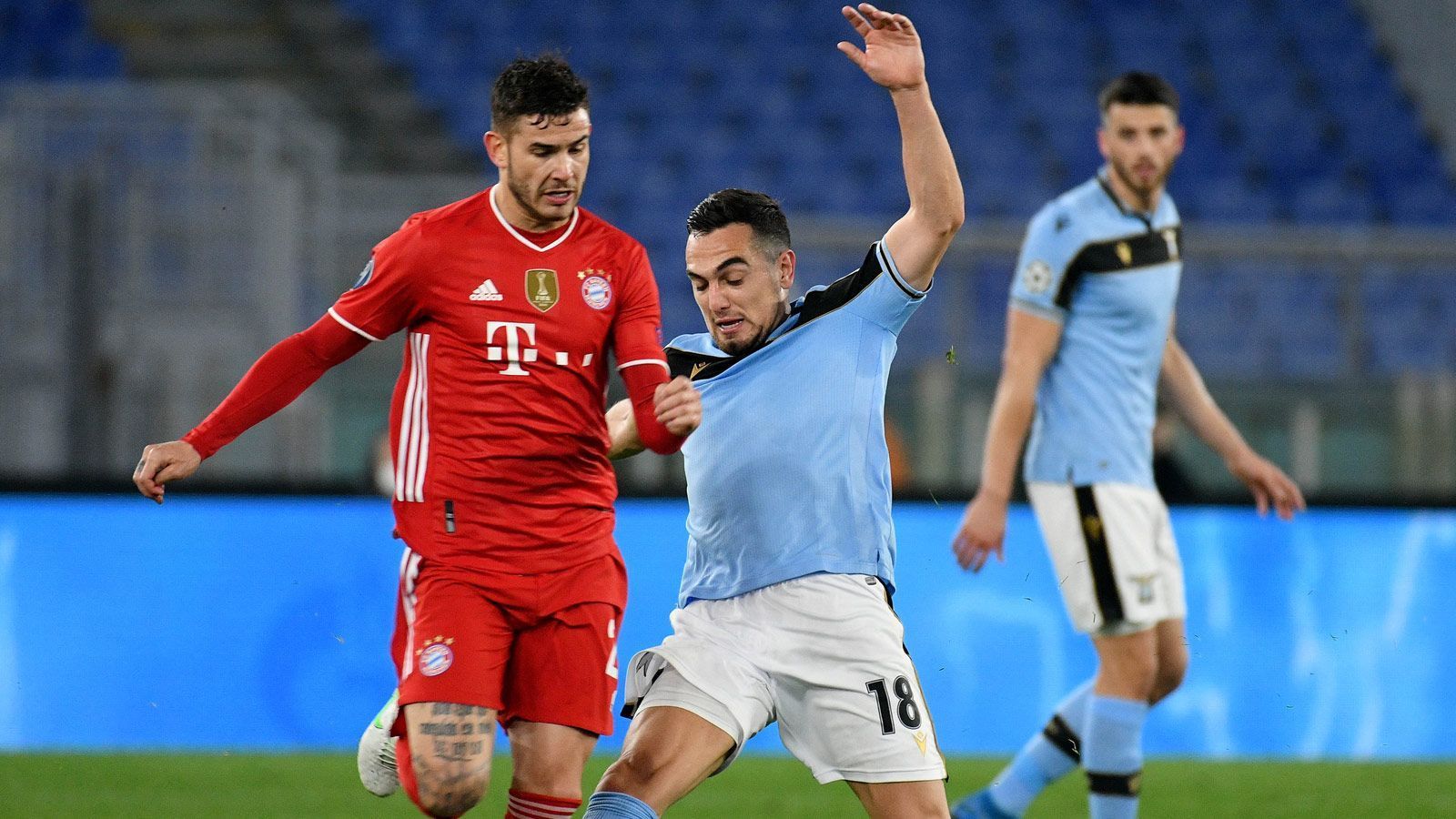 
                <strong>3. Bayern ist auswärts in der Champions League eine Macht</strong><br>
                Somit tritt am Dienstag das auswärtsstärkste Team im Wettbewerb bei einer Mannschaft an, die in der laufenden Saison zuhause schwächelt: Sechs Pleiten musste PSG im Parc des Princes bereits hinnehmen, das sind jetzt schon doppelt so viele wie in der kompletten Vorsaison.
              