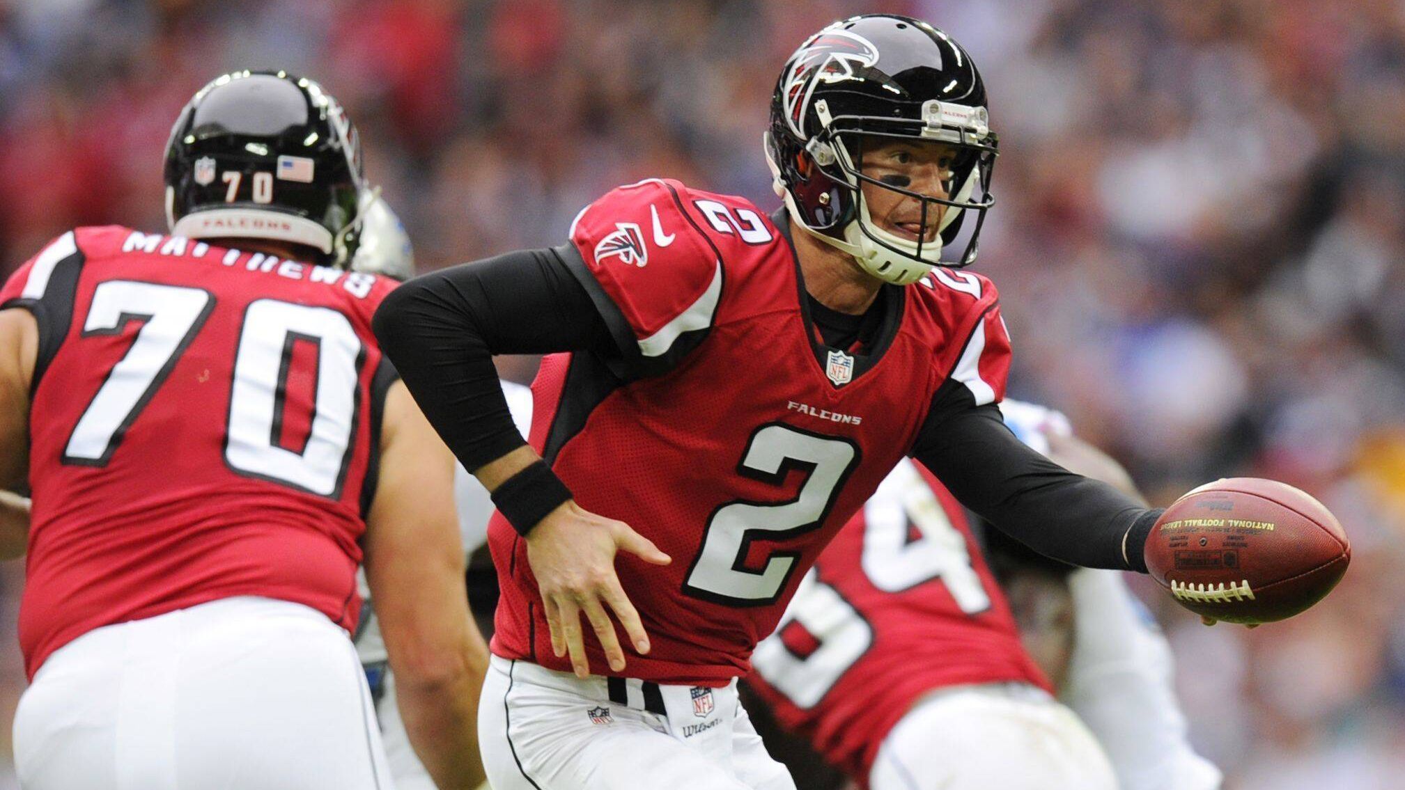 
                <strong>International Game: Atlanta Falcons verspielen 21:0-Führung gegen Detroit Lions</strong><br>
                Atlanta ging mit 21:0 in Führung - was dann folgen sollte, war aber doch wieder eher ein Fall zum ungläubigen Augen reiben und die Sendung "X-Factor - Das Unfassbare" mit Jonathan Frakes. Die Lions übertrafen die Falcons in der zweiten Halbzeit noch mit 22:0-Punkten, darunter ein 48-Yard-Field Goal von Kicker Matt Prater, als die Zeit bereits abgelaufen war. Die Offense der Falcons hatte in der zweiten Halbzeit ganze vier Ballbesitzphasen, ging aber mit drei Punts und einer Interception von Ryan immer wieder leer aus. Für den Quarterback bleibt zu hoffen, dass er nicht schon bald wieder eine derart schmerzliche Pleite erleben muss.
              