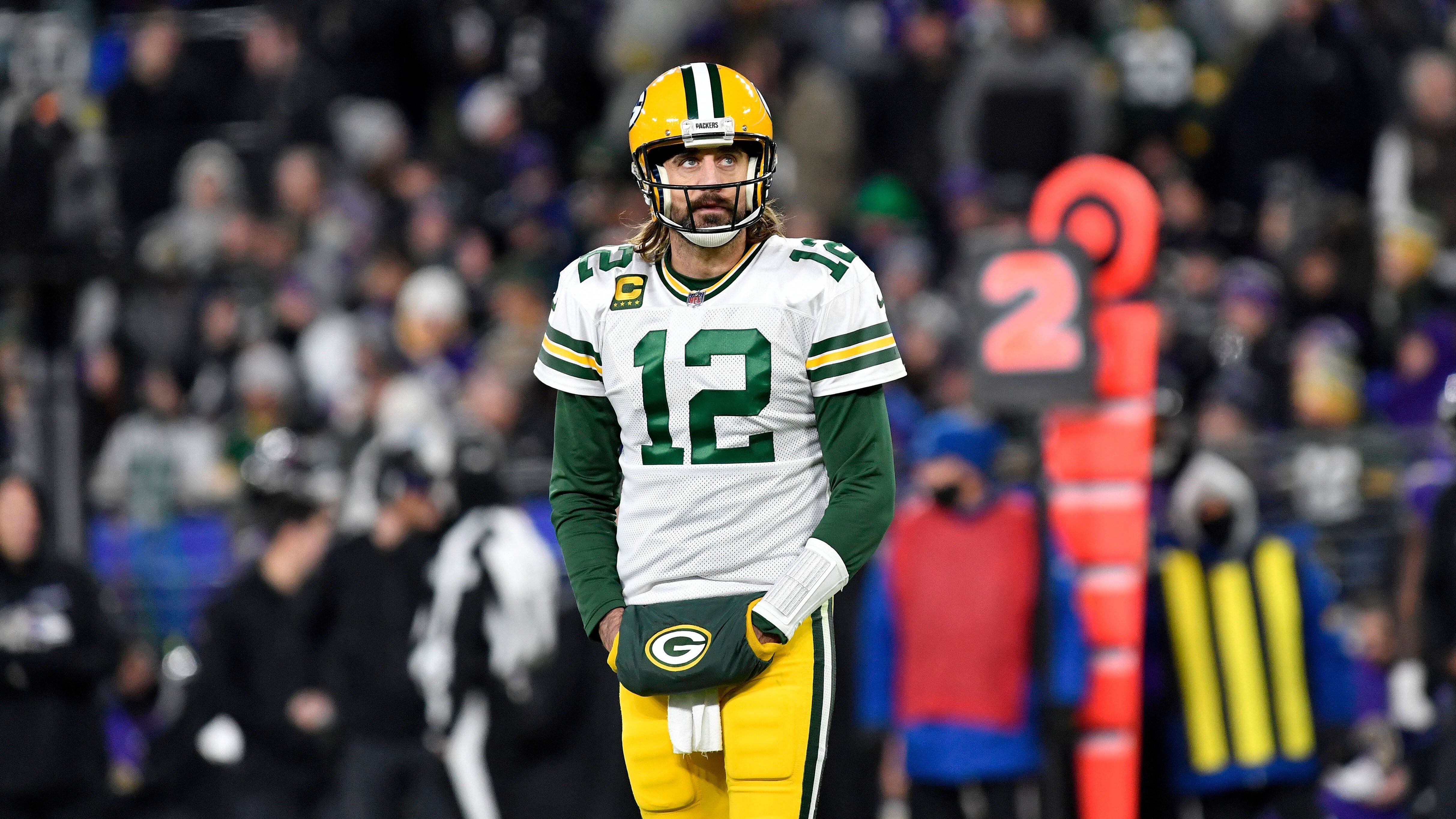 
                <strong>Zwei Jahre in Grenn Bay gut möglich</strong><br>
                Wenn Rodgers nur eine Saison spielt und anschließend seine Karriere beendet, entlassen oder getradet wird, müssten die Packers 68 Millionen US-Dollar an Dead Cap schlucken. Ein Indiz dafür, dass der Star-Quarterback zumindest zwei weitere Saisons in Green Bay spielen wird.
              