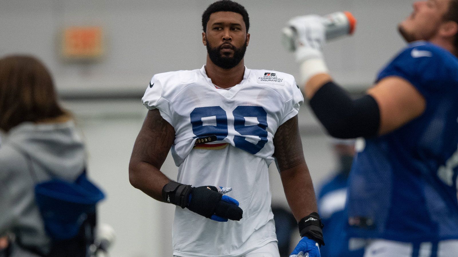 
                <strong>Platz 8 (geteilt): DeForest Buckner</strong><br>
                Jahresgehalt: 21 Millionen US-DollarIndianapolis ColtsDefensive Tackle
              