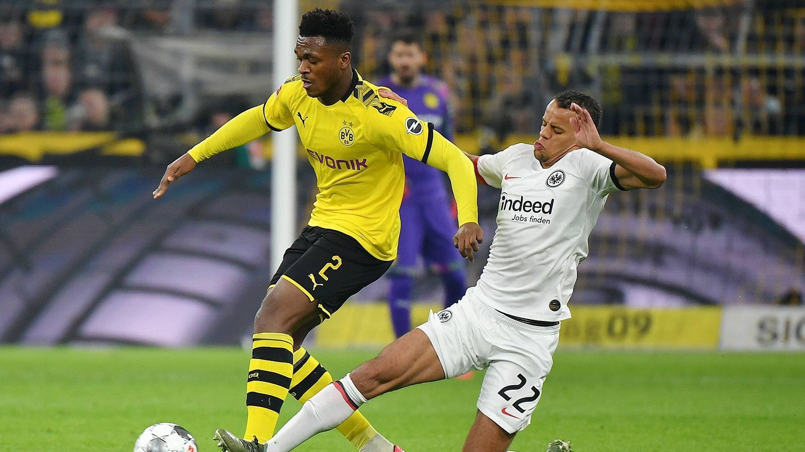 
                <strong>Dan-Axel Zagadou</strong><br>
                Defensiv wenig gefordert von einer Eintracht, die das Offensivspiel lange Zeit komplett vernachlässigt und im ersten Abschnitt nicht einmal im gegnerischen Sechzehner auftaucht. Nach vorne ohne nennenswerte Aktion.ran-Note: 3
              