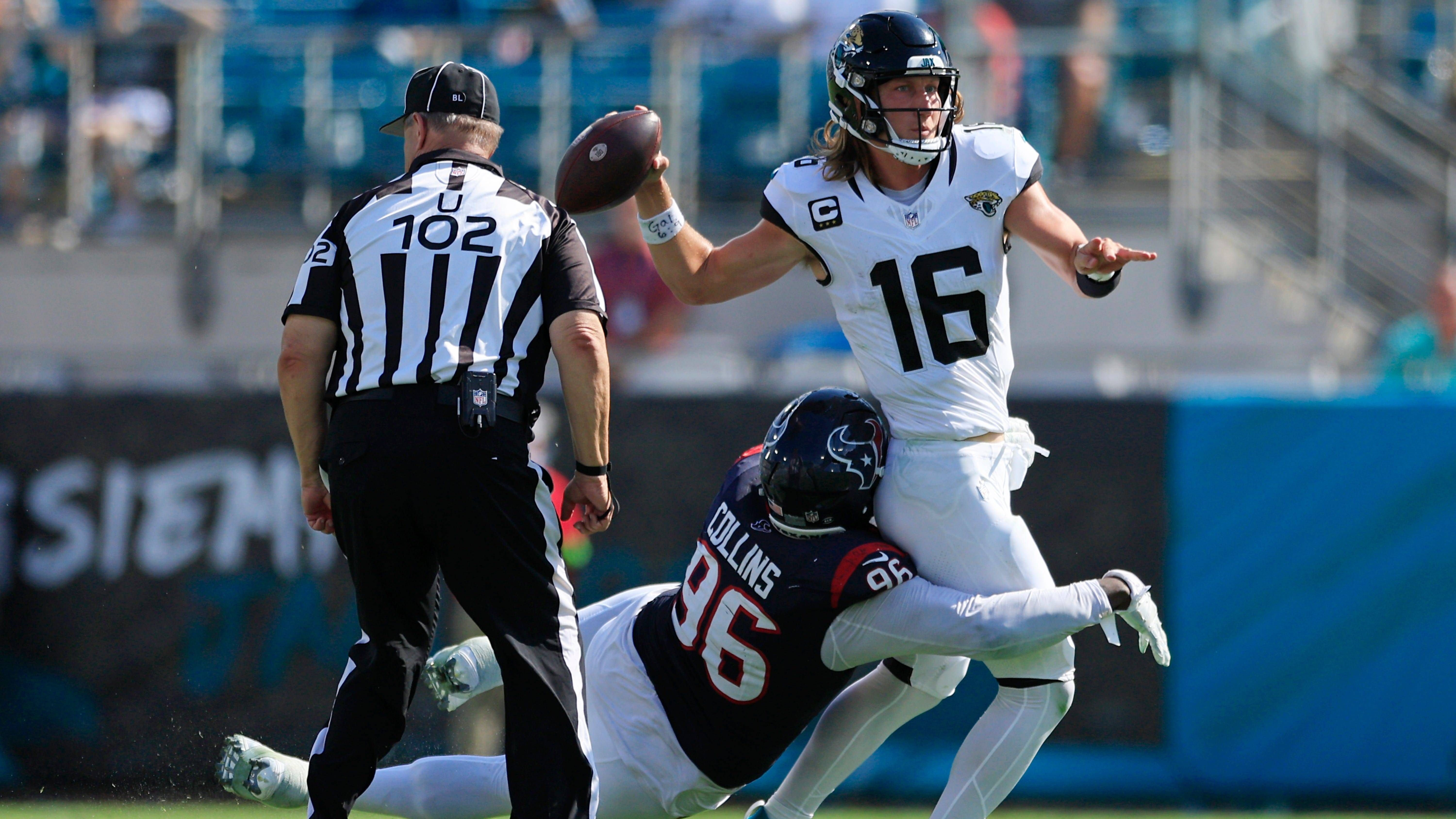 <strong>Jacksonville Jaguars: Offensive Line</strong><br>Die Offense der Jaguars konnte bisher nicht an die vielversprechenden Leistungen der vergangenen Saison anknüpfen. Mit Schuld daran ist die Offensive Line. Wenn die Jaguars einen Pass ansetzen, bekommt Trevor Lawrence bei fast jedem vierten Dropback Druck. Im Laufspiel sieht es aber nicht viel besser aus: Den Jaguars gelangen nur 3,4 Yards per Run.