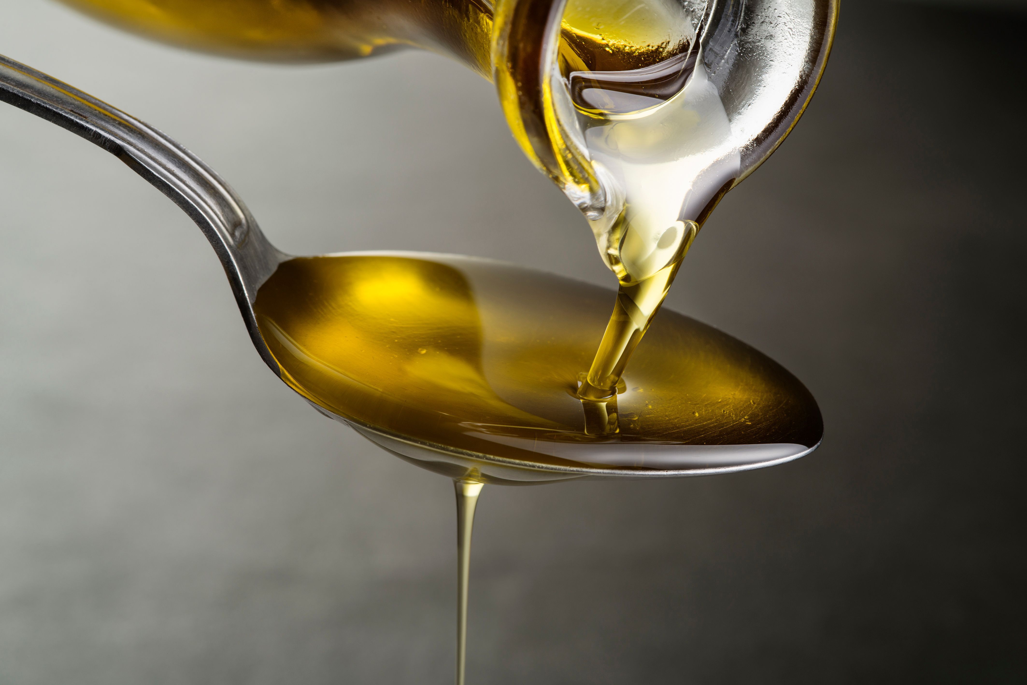 Wirkungsvolles Hausmittel bei Verstopfung, das man immer im Haus hat: Olivenöl. 