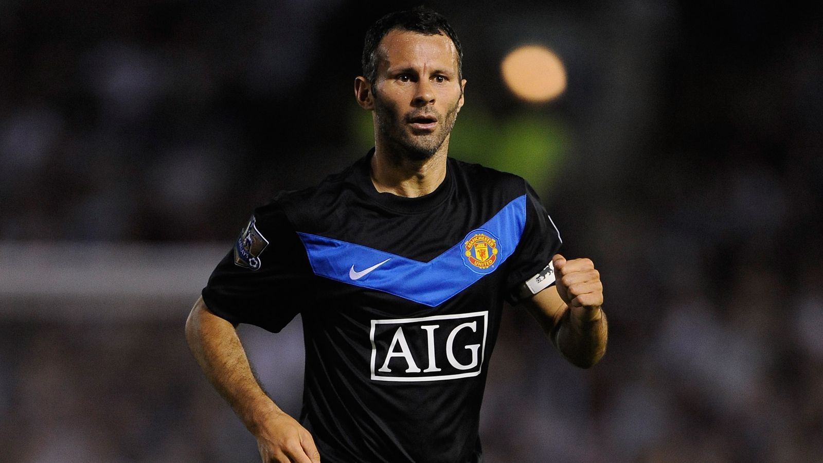 
                <strong>2009: Ryan Giggs </strong><br>
                damaliger Verein: Manchester Unitedaktueller Verein: KarriereendePosition: Mittelfeldspieler
              