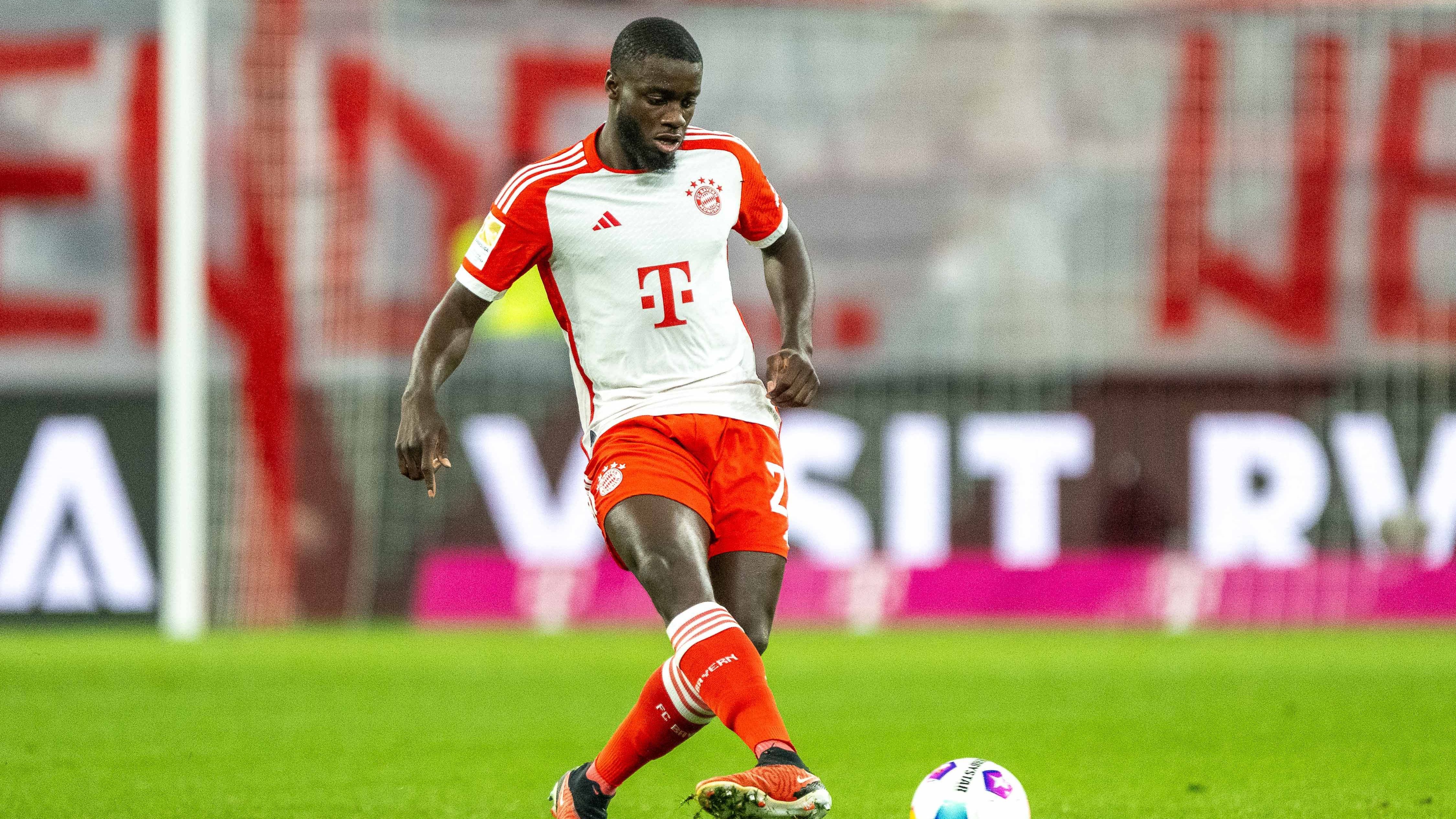 <strong>Dayot Upamecano</strong><br>In der ersten Hälfte wieder auffälligster Münchner Verteidiger, der fast alle Zweikämpfe gewinnt. Verletzt sich aber kurz vor der Pause am Oberschenkel und bleibt in der Kabine. Ein Einsatz am Wochenende gegen Augsburg scheint ausgeschlossen.&nbsp;<em><strong>ran</strong></em><strong>-Note: 3</strong>