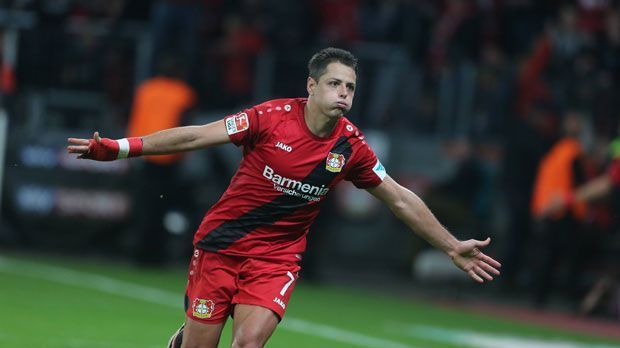 
                <strong>Chicharito und sonst nichts</strong><br>
                Bayer Leverkusen: Zwar jubelte die Werkself über den Prestigeerfolg gegen Dortmund. Doch auch diese drei Punkte können nicht über einen durchwachsenen Saisonstart hinwegtäuschen. Einzig Chicharito befindet sich bereits in Champions-League-Form. Der Mexikaner ist DIE Leverkusener Lebensversicherung. Trifft er, ist es gut. Trifft er nicht, geht nicht viel im Team von Trainer Roger Schmitt. Fazit: Auf Dauer reicht Chicharito allein sicher nicht.
              