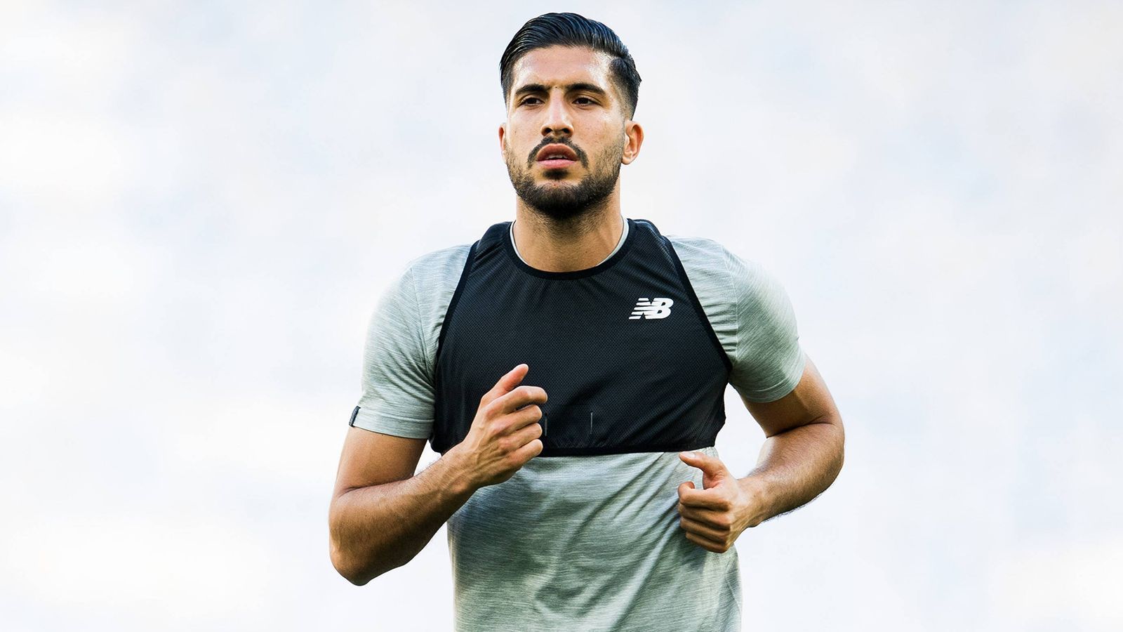 
                <strong>Emre Can (Zugang Juventus Turin)</strong><br>
                Emre Can ist nun offiziell ein Spieler von Juventus Turin. Der Wechsel hatte sich bereits im Winter angedeutet, in den vergangenen Wochen wurde dann immer häufiger über einen Abschied des Mittelfeldspielers aus Liverpool spekuliert. In Turin trifft der Nationalspieler, der den Sprung in den WM-Kader von Bundestrainer Joachim Löw nicht schaffte, auf DFB-Kollege Sami Khedira.
              