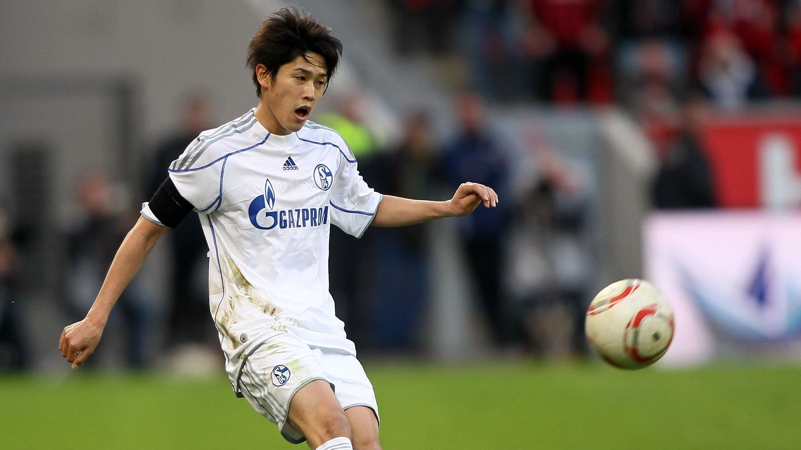 
                <strong>Rechte Verteidigung: Atsuto Uchida</strong><br>
                Spiele: 153Tore: 2Erfolge: 1x DFB-Pokalsieger
              