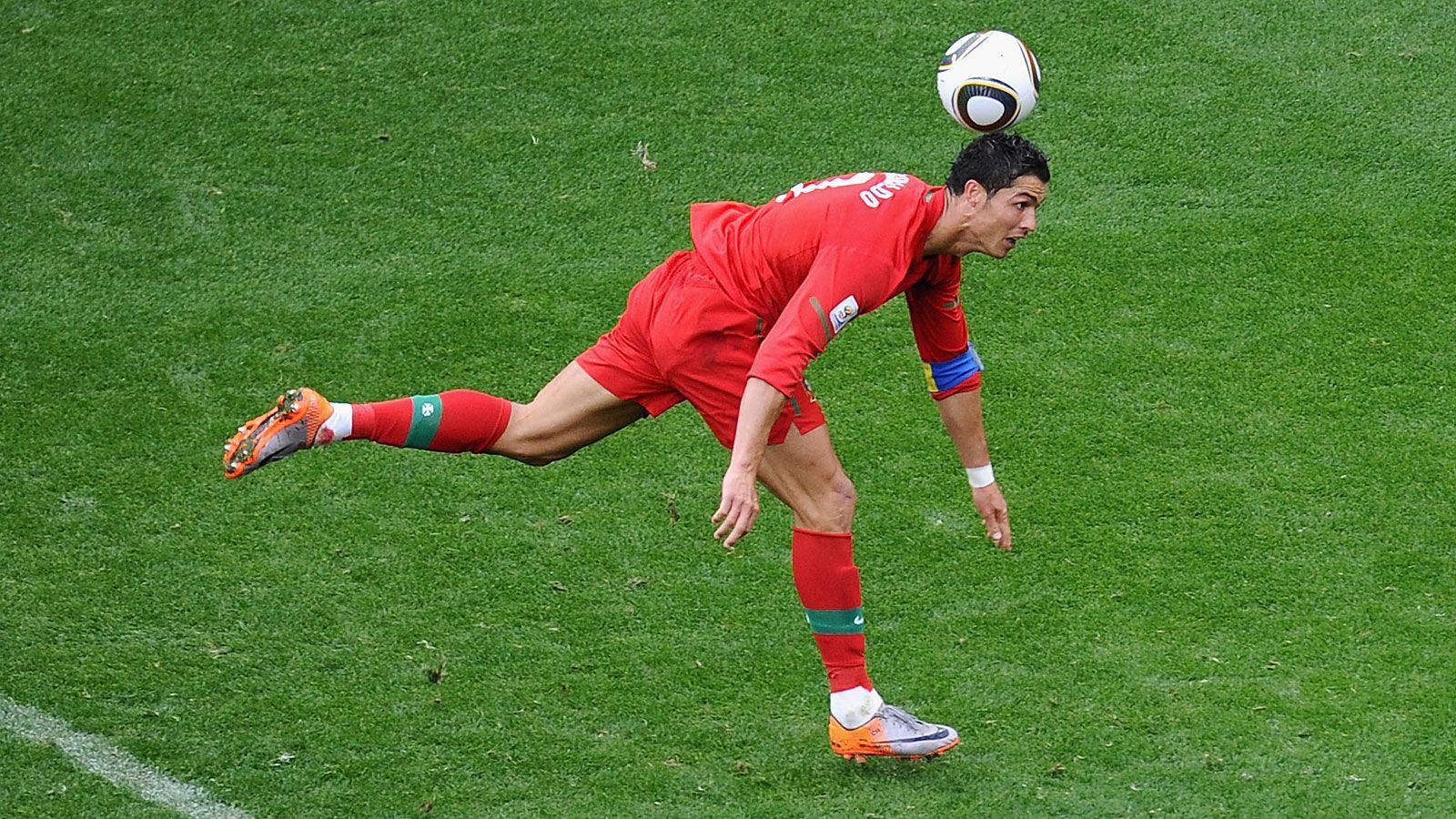
                <strong>Ronaldo bei der WM 2010</strong><br>
                Aus im Achtelfinale (0:1 gegen Spanien)keine Minute in vier Spielen verpasstein TorKapitän
              
