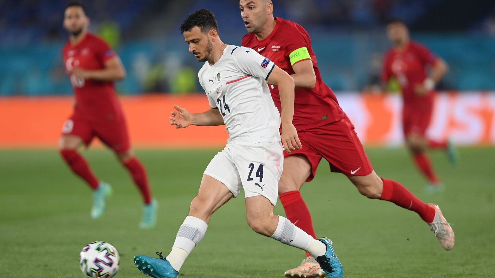 
                <strong>Alessandro Florenzi</strong><br>
                Traut sich im Laufe der ersten Hälfte immer weiter nach vorne, kann in der Offensive allerdings nicht viel bewegen. Wird nach den ersten 45 Minuten von di Lorenzo ersetzt. ran-Note: 4
              