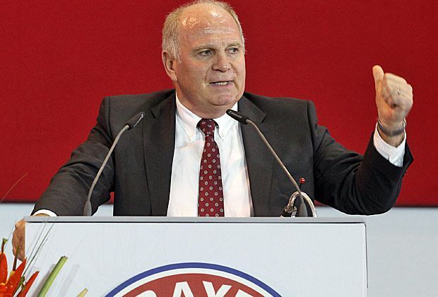 
                <strong>Rückkehr angekündigt</strong><br>
                Wie geht es nach der Gefängnisstrafe für Uli Hoeneß beim FC Bayern München weiter? Für den 62-Jährigen steht fest: "Das war's noch nicht! Ich werde mich nicht zur Ruhe setzen!"
              